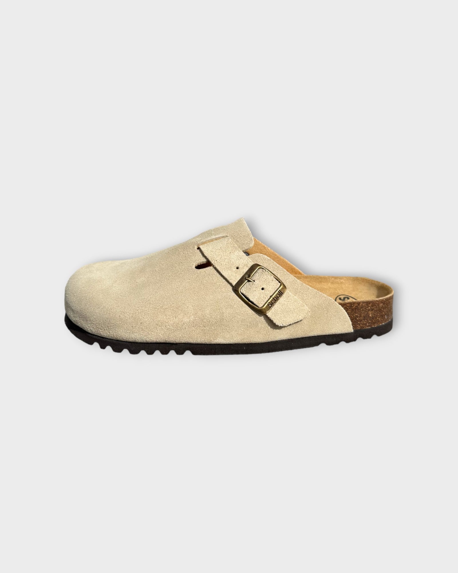 Olivier Flade Suede Mules Dark Beige fra Scholl. Lyse beige sandaler til mænd. Her set forfra.