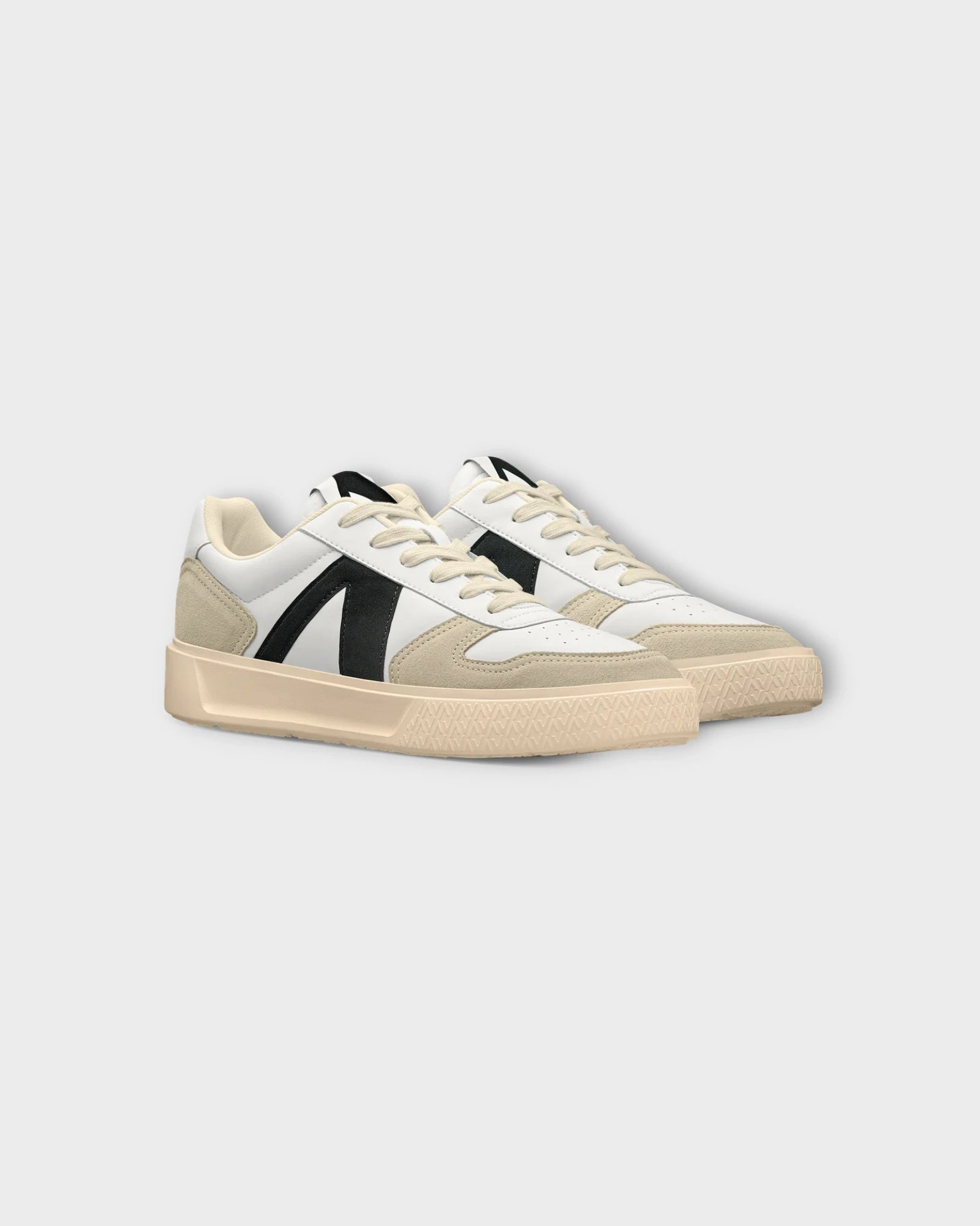 Uncover White Black Men - Hvide Arkk Copenhagen Sneakers til Mænd. Her set forfra.