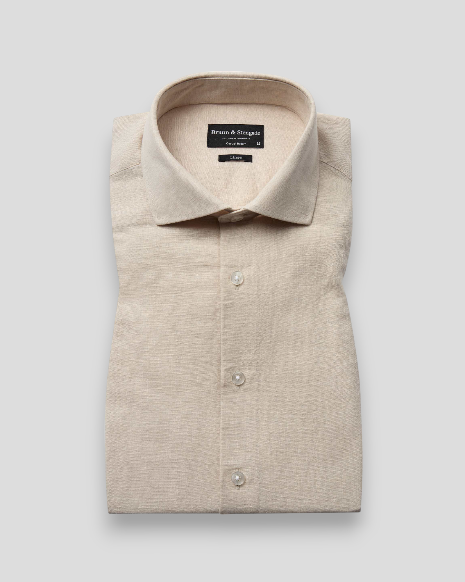 Bruun & Stengade Antonelli hørskjorte i sand – let og åndbar skjorte lavet af 74% hør, ideel til sommer og casual stil.