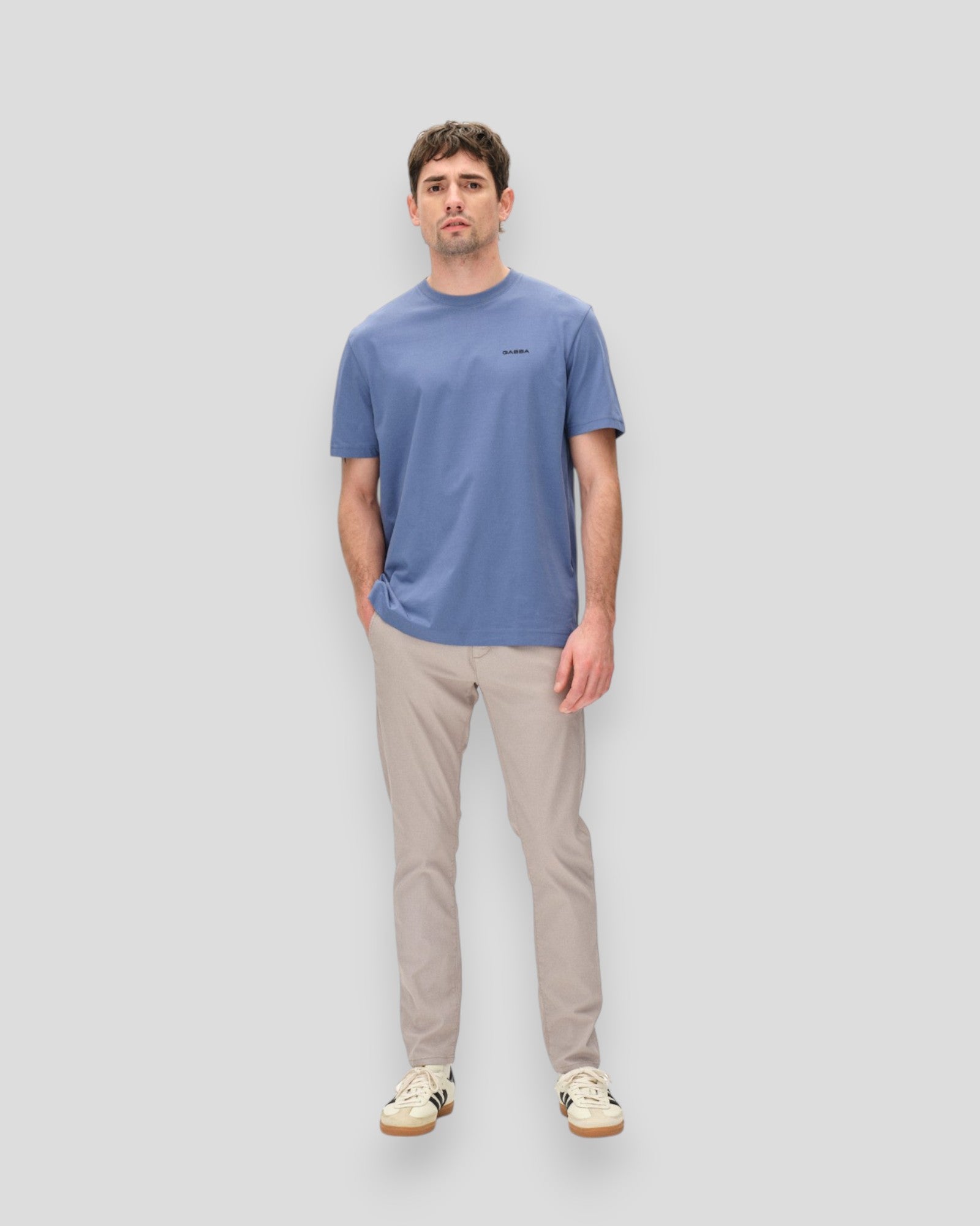 Paul K3280 Dale Chino i grå fra Gabba – et must-have i enhver garderobe.