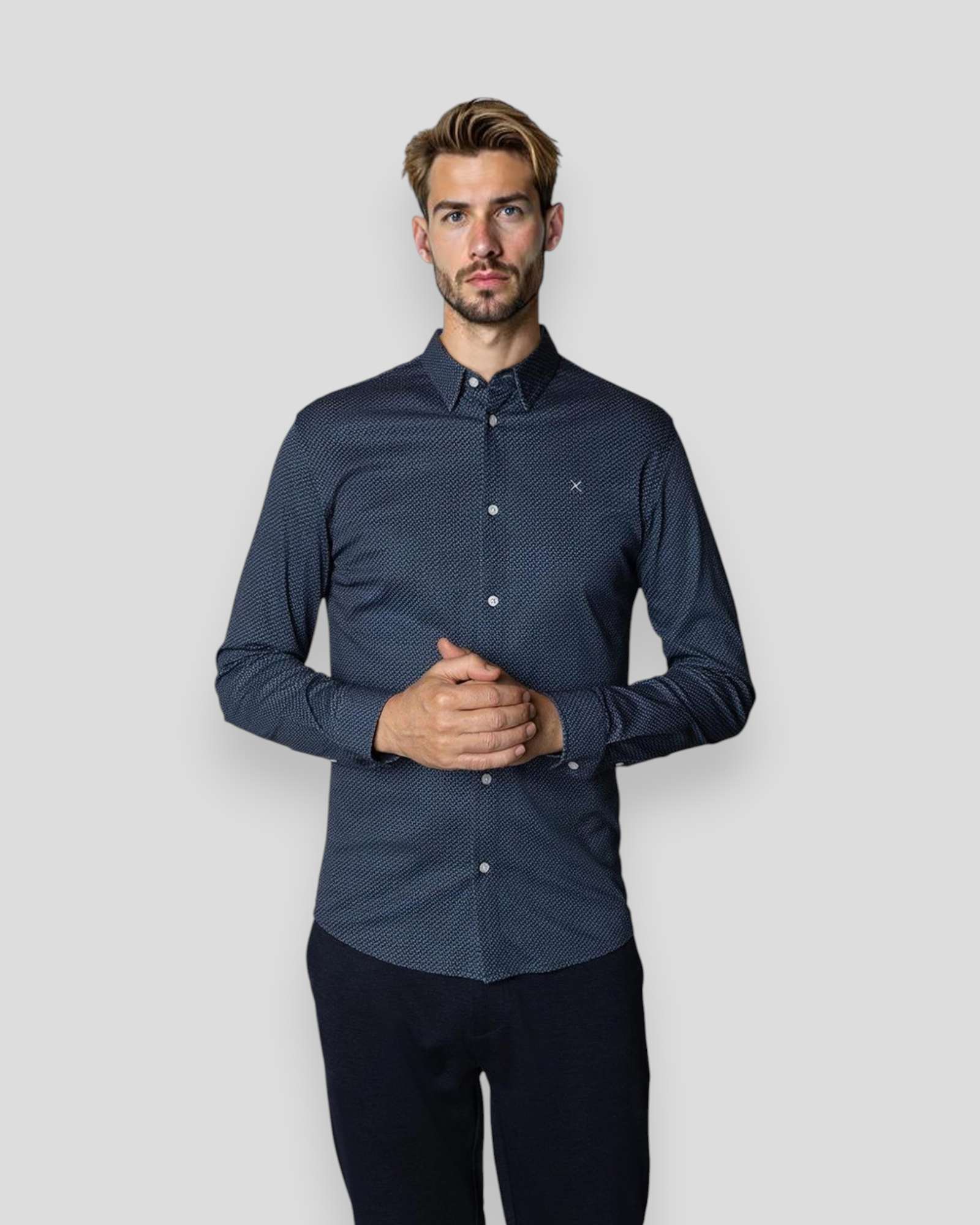 Clean Cut Copenhagen Clean Formal AOP Stretch Shirt i Navy – langærmet skjorte i navy, perfekt til både formelle og afslappede anledninger.