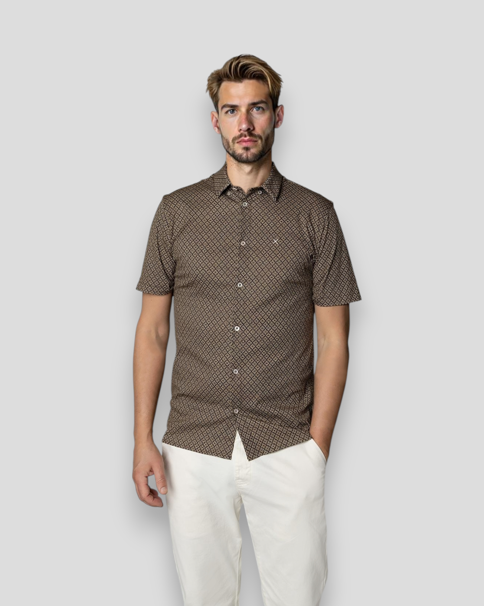 Clean Cut Copenhagen Clean Formal AOP Stretch Shirt SS i brun – klassisk og stilfuld kortærmet skjorte, perfekt til både formelle og afslappede events.