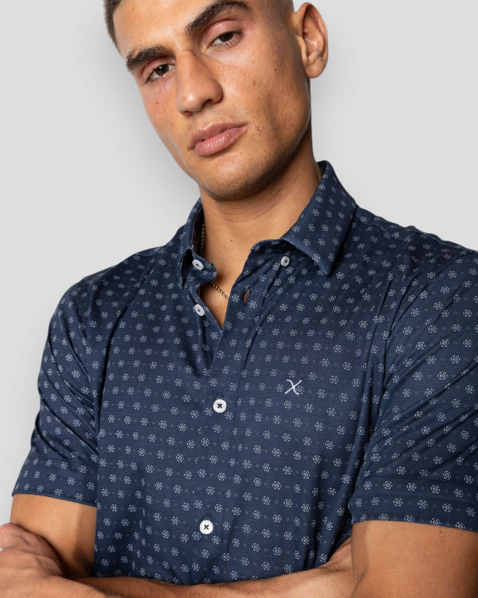 Clean Cut Copenhagen Clean Formal AOP Stretch Shirt SS i Navy – let og elegant kortærmet skjorte til både hverdag og fest.