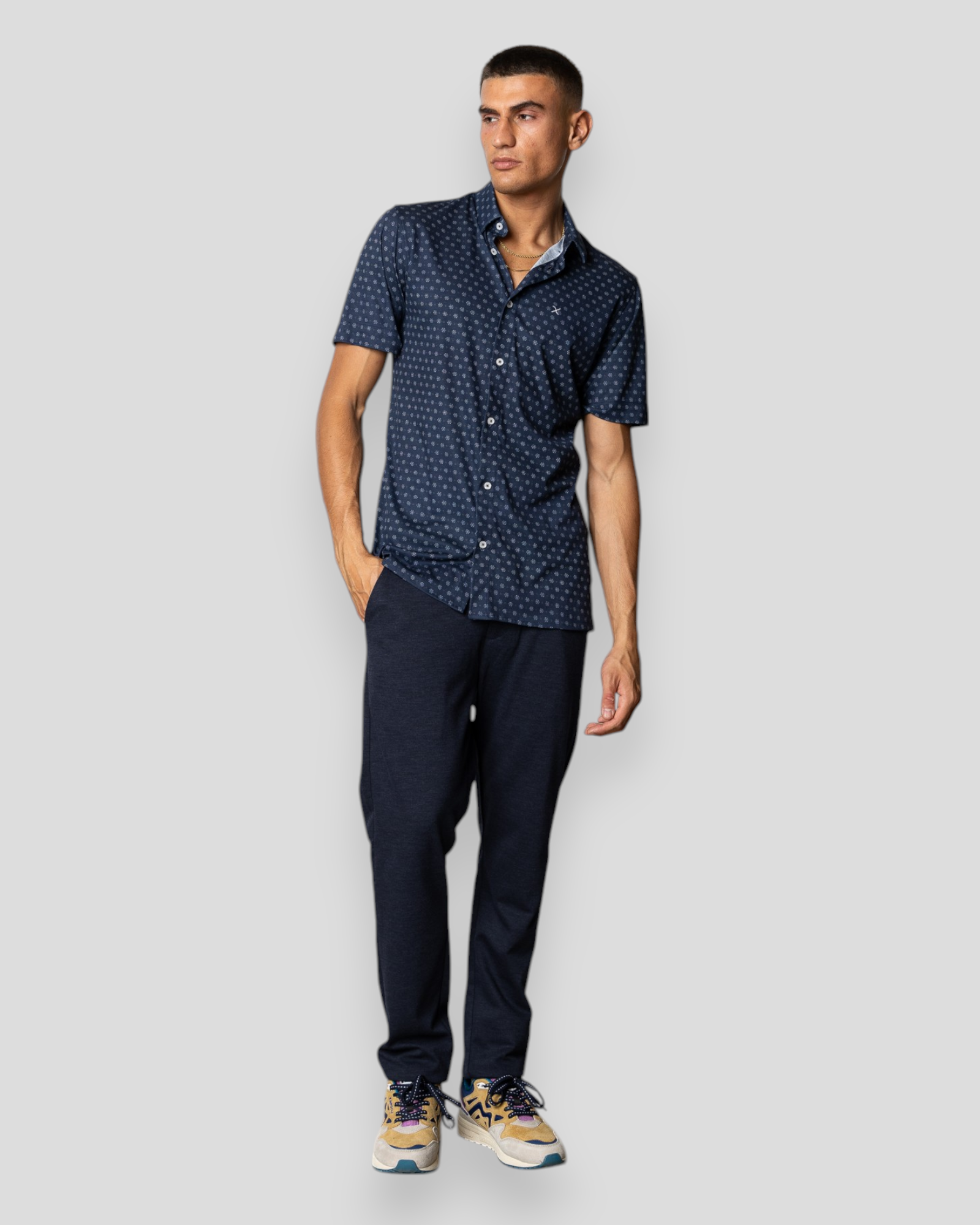 Clean Formal AOP Stretch Shirt fra Clean Cut Copenhagen i Navy – stilfuld kortærmet skjorte, ideel til sommerens formelle og afslappede look.