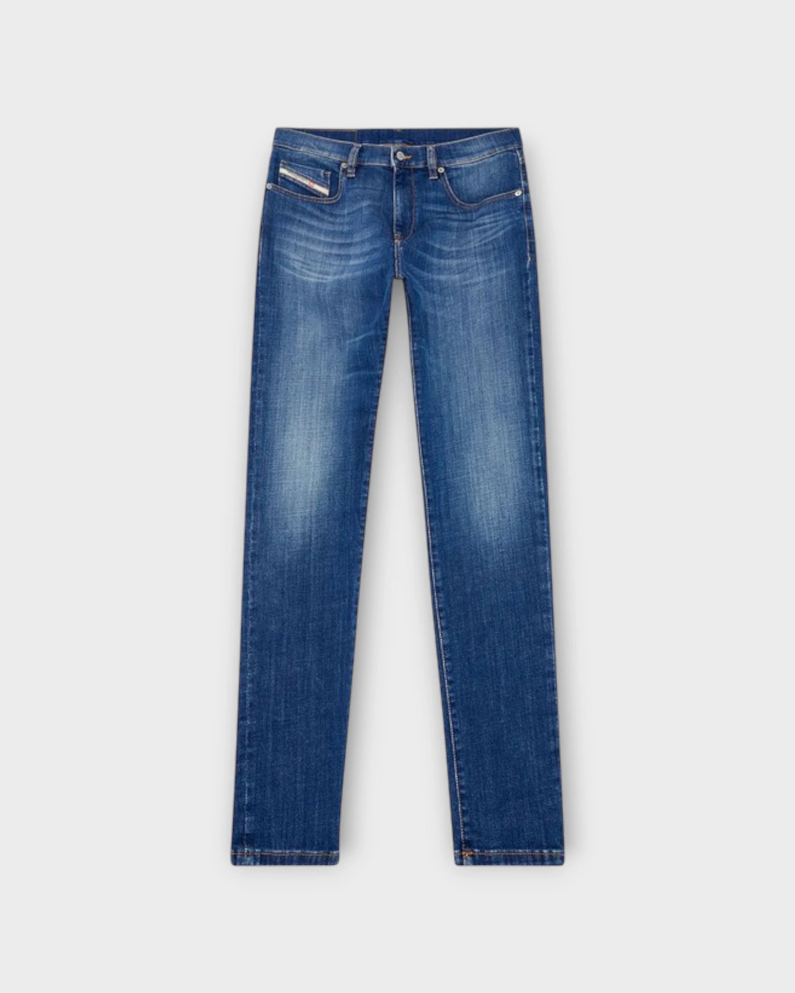 D-Strukt Light Blue Denim A03562 - Forvasket Blå Diesel Jeans til Herre. Her set forfra.