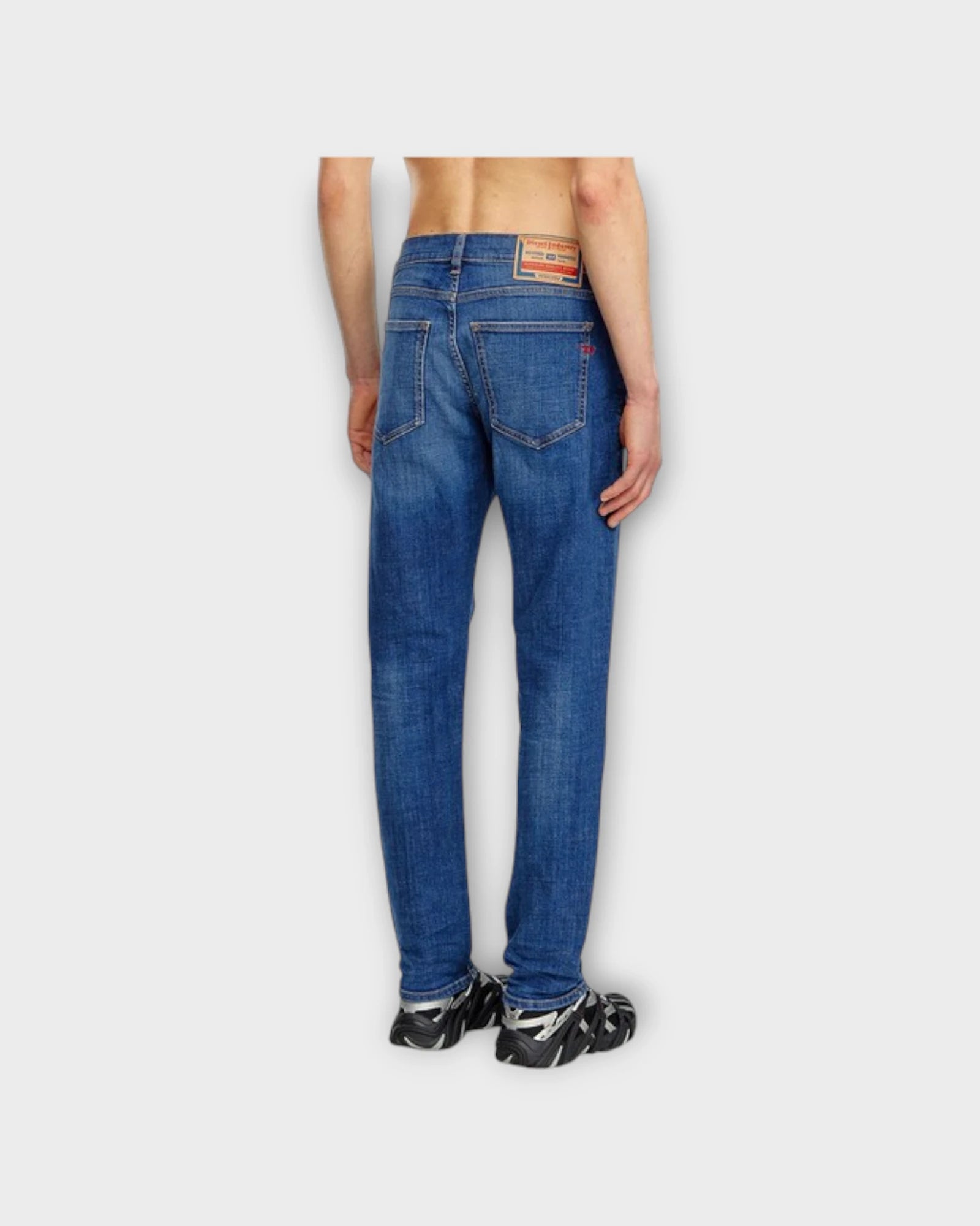 D-Strukt Light Blue Denim A03562 - Forvasket Blå Diesel Jeans til Herre. Her set i closeup bagfra.