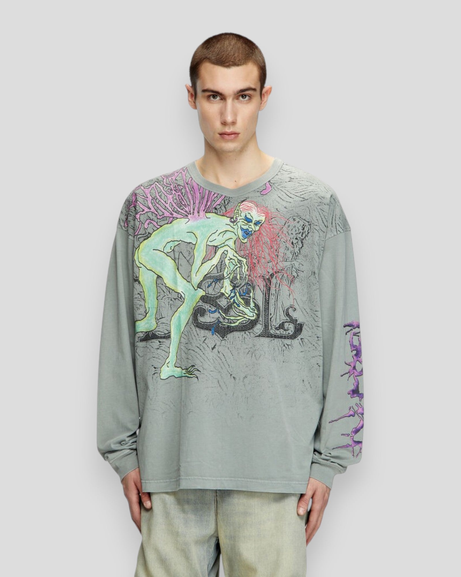 DIESEL T-BOX LS R12 langærmet t-shirt i grå med unikt tattoo graphic print. Moderne streetwear-stil i høj kvalitet, perfekt til et trendy look