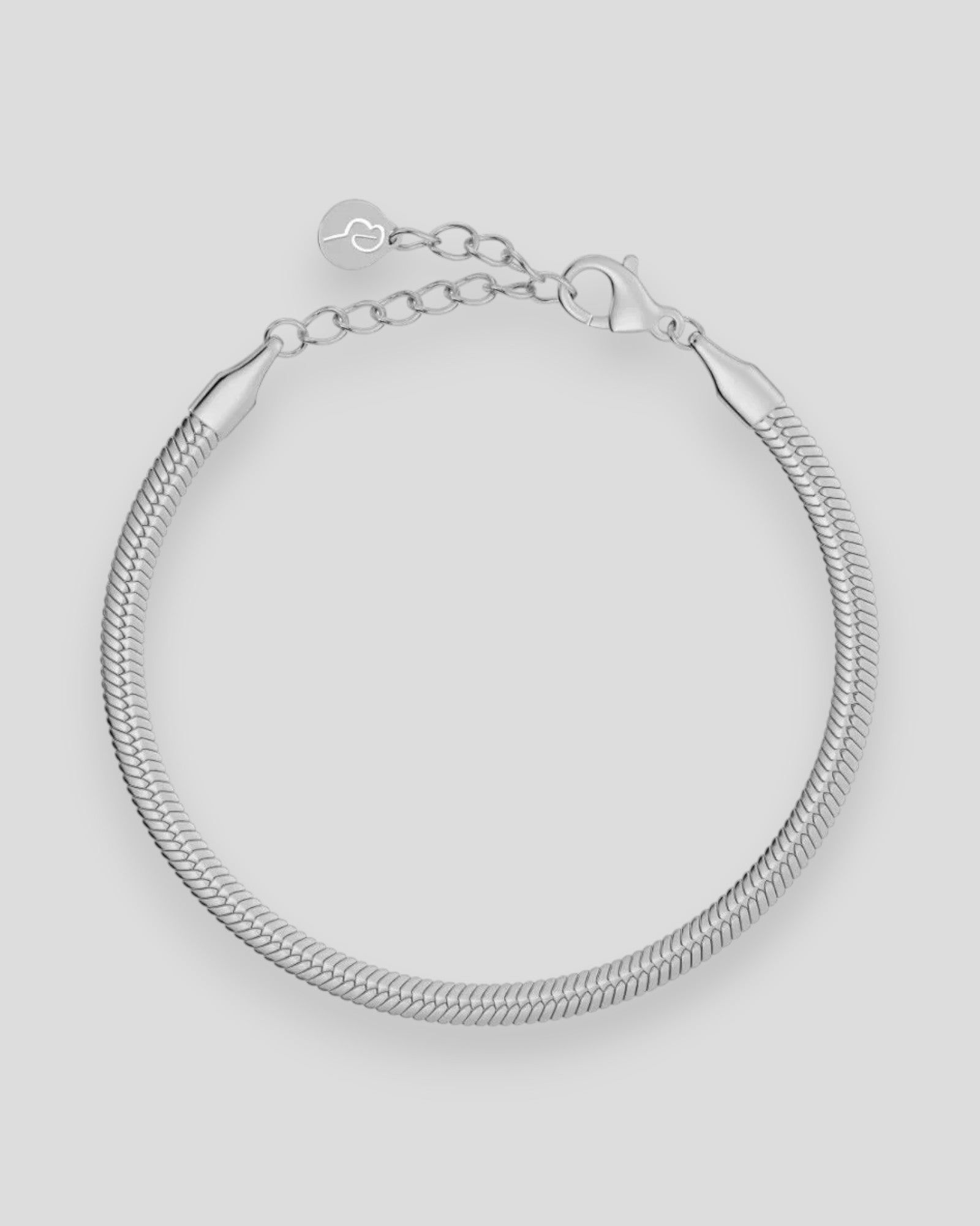 Sølvherringbone armbånd til kvinder fra Edblad Dame, elegant og stilfuldt med fin tekstur og moderne design.