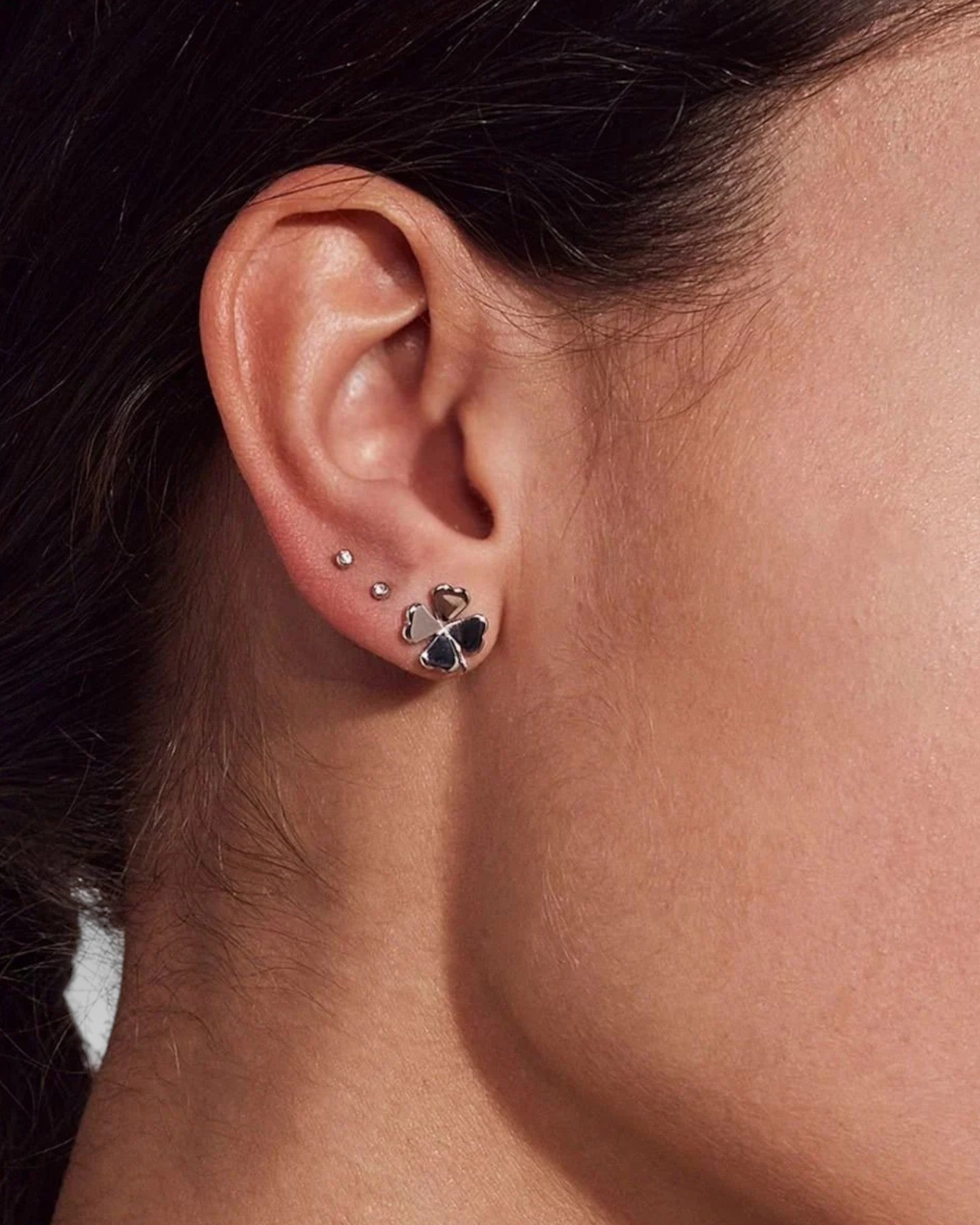 Sølv Lucky Studs damesørestikker fra Edblad med glitrende stål, en enkel og elegant accessories til kvinder.