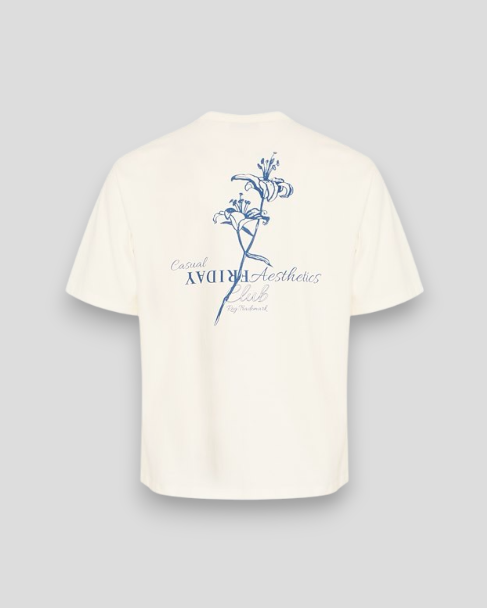 Jaxson Backprint Tee fra CASUAL FRIDAY i Cloud Dancer – komfortabel og moderne t-shirt med unikt print.