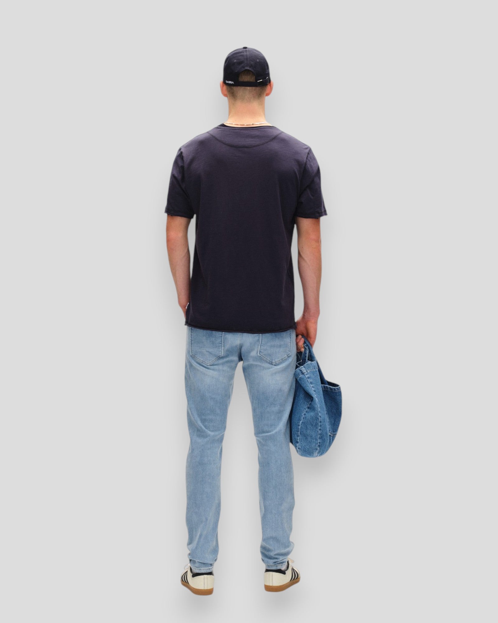 Opgrader dit outfit med Jones Just RCS jeans i Light Blue Denim – alsidige og trendy.