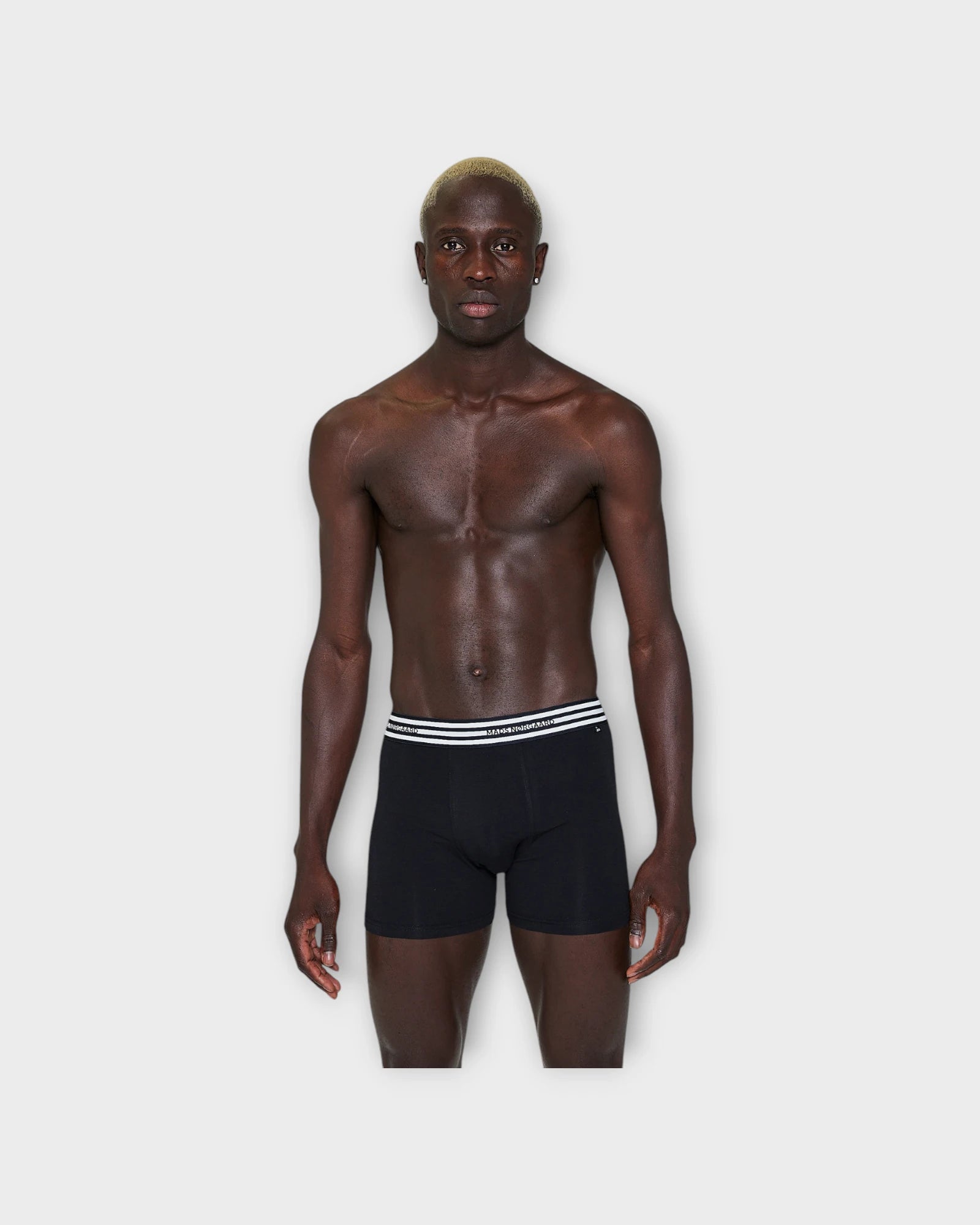 Mads Nørgaard X JBS 5-Pack Giftbox Underwear - Black/Multi Bambus Undertøj. Her set på model forfra.