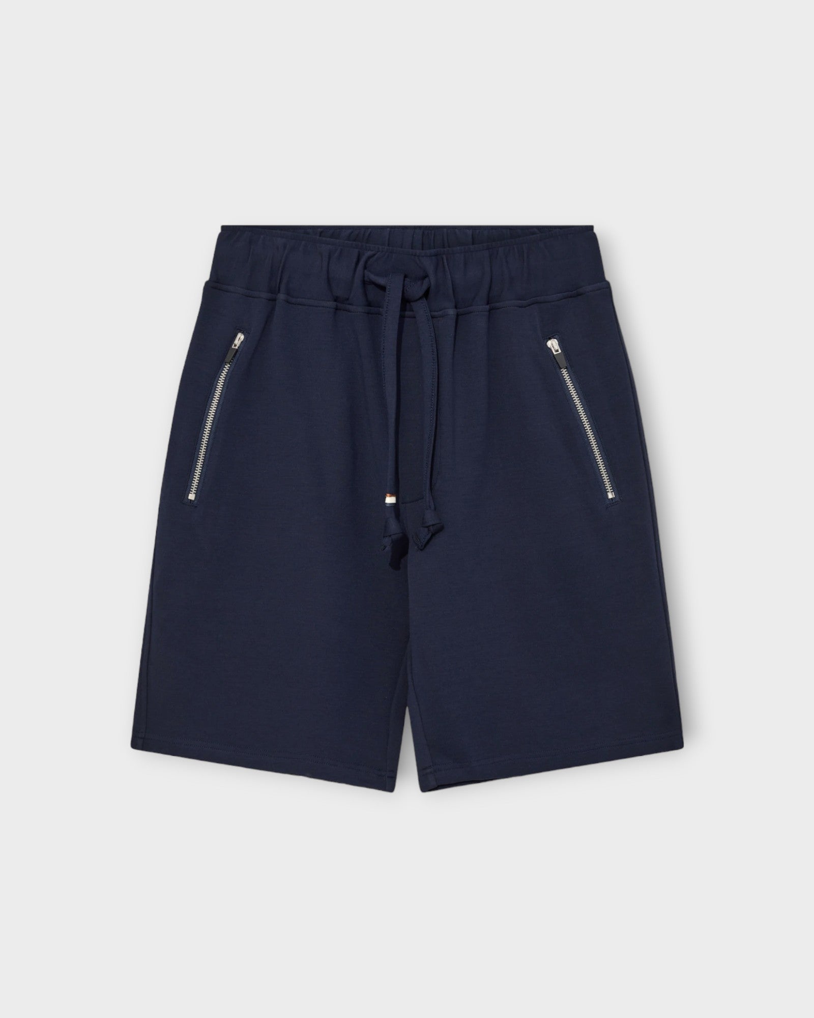 Mos Mosh Gallery Abel Shorts Indigo Blue, super lækre og bløde blå herre shorts. Her set forfra.