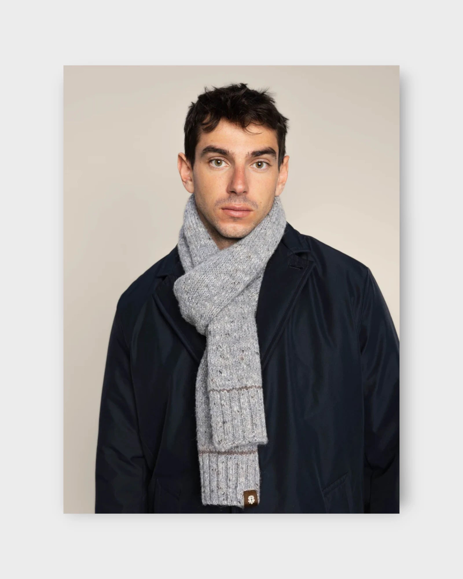 Giorgio Autumn Knit Scarf Ocean Blue Melange - Mos Mosh Gallery Halstørklæde til Mænd. Her set på model forfra.