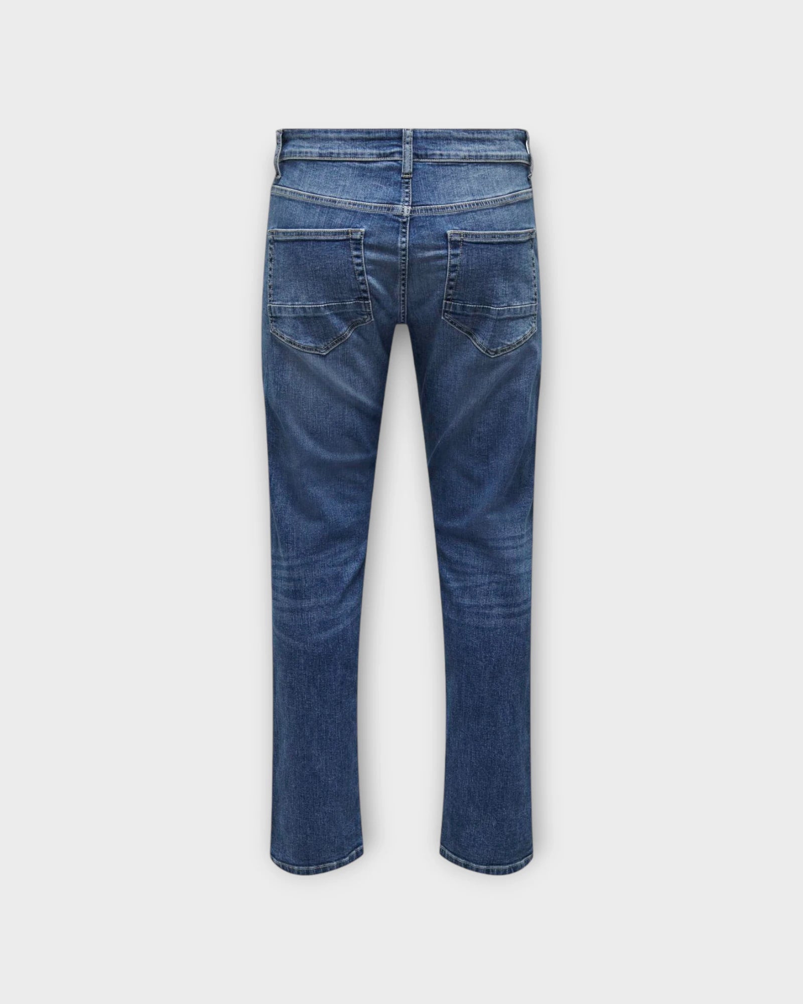 ONLY & SONS jeans i medium blue denim med syning bagpå, afslappet pasform og klassisk stil.