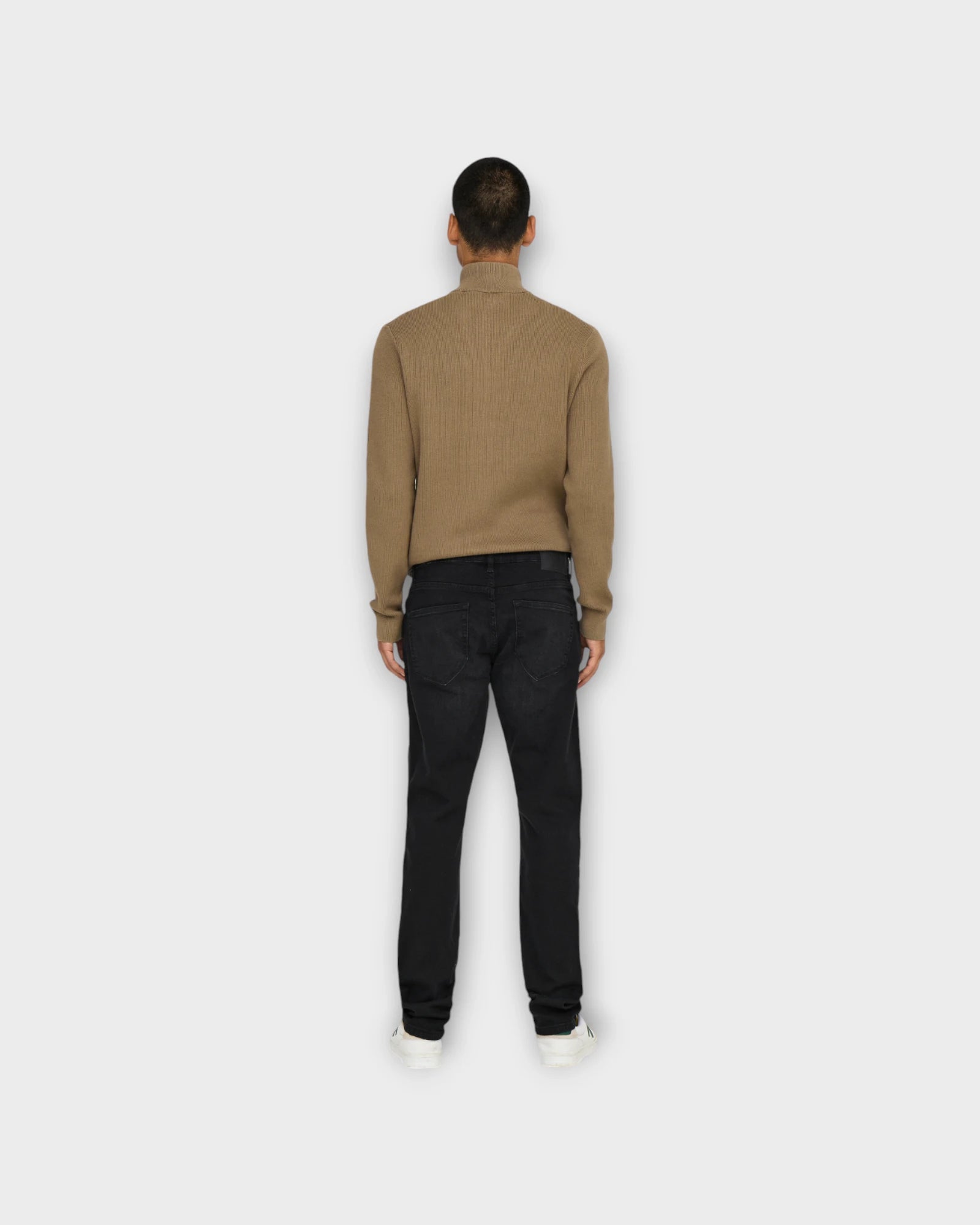 Weft Regular 8638 MAT DNM Black Denim - Sorte Only and Sons Jeans TIl Mænd. Her set på model bagfra.