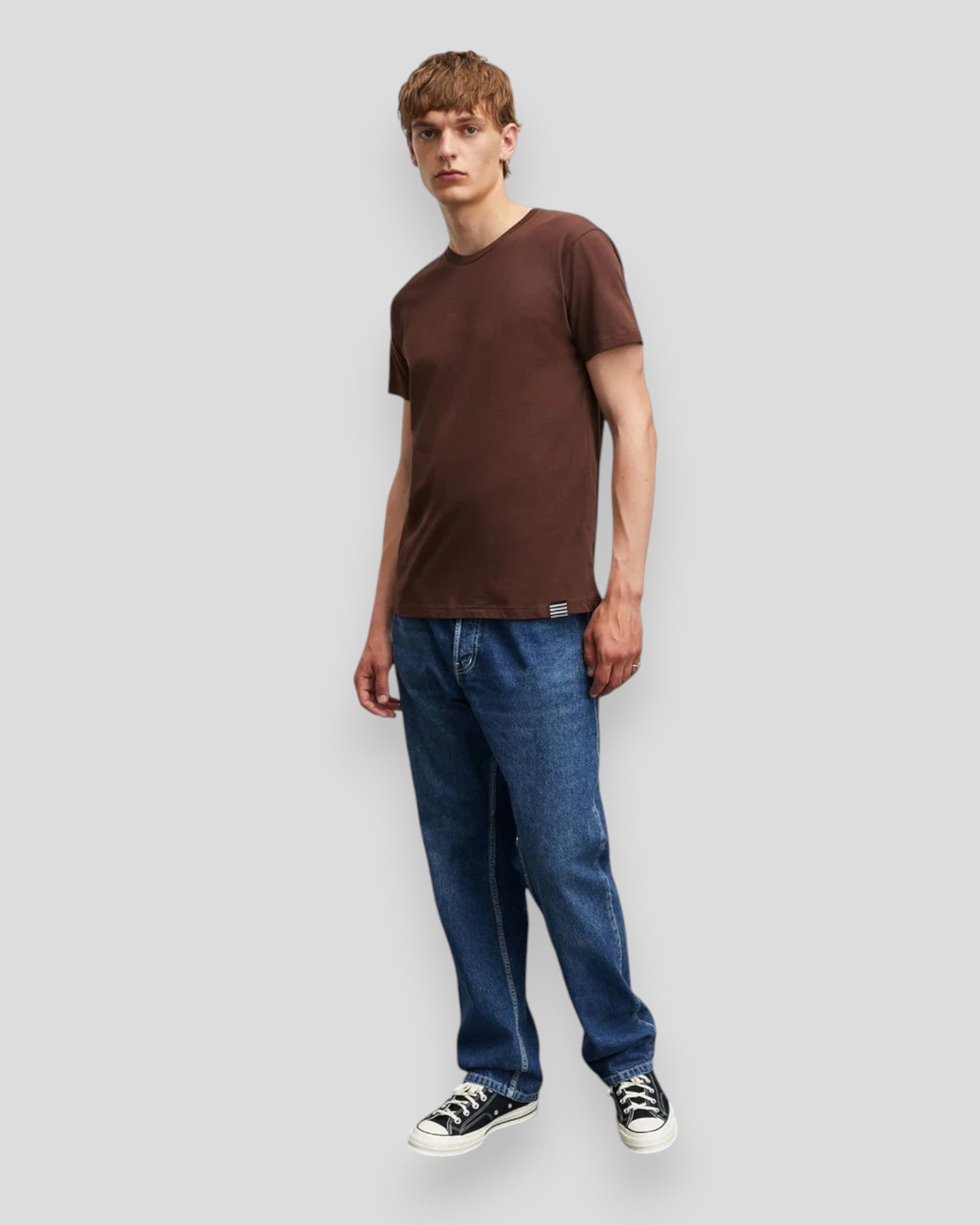 Mads Nørgaard Organic Thor Tee i Chicory Coffee – en moderne og økologisk t-shirt i Chicory Coffee farve, perfekt til både afslappede og stilfulde outfits.