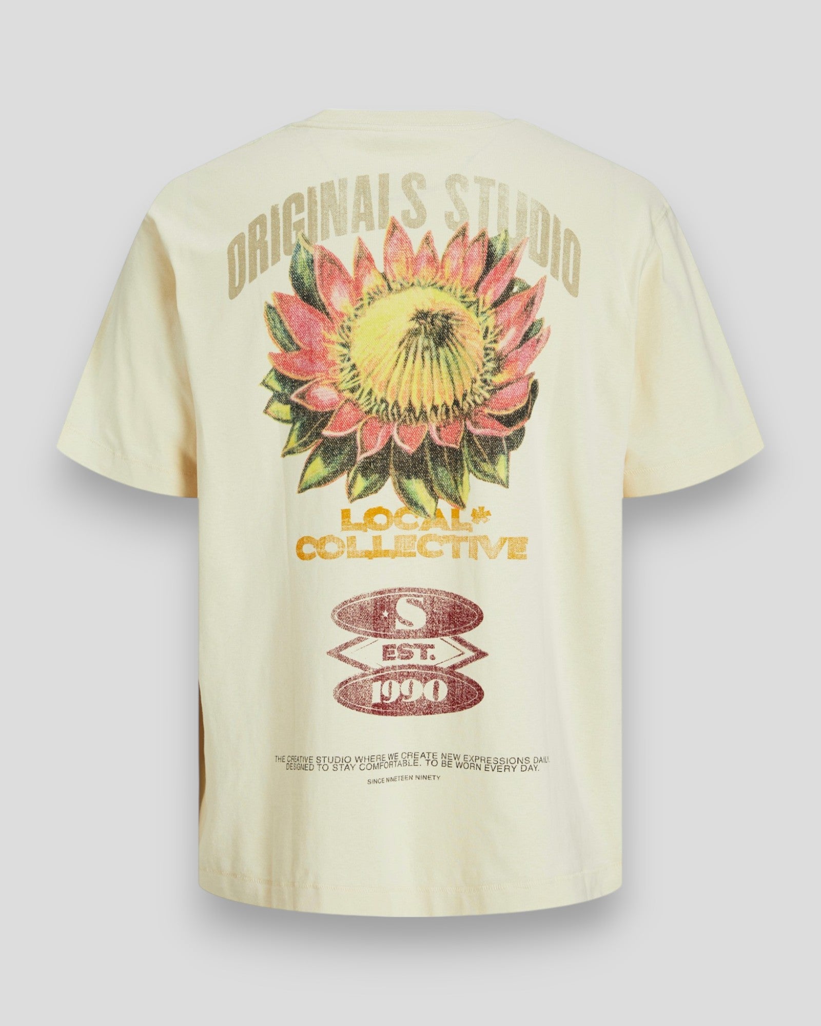 Oversized tee fra Jack And Jones: Retiro Back Tee SS Crew Neck SE25 i Antique White (Off White) til en cool casual stil