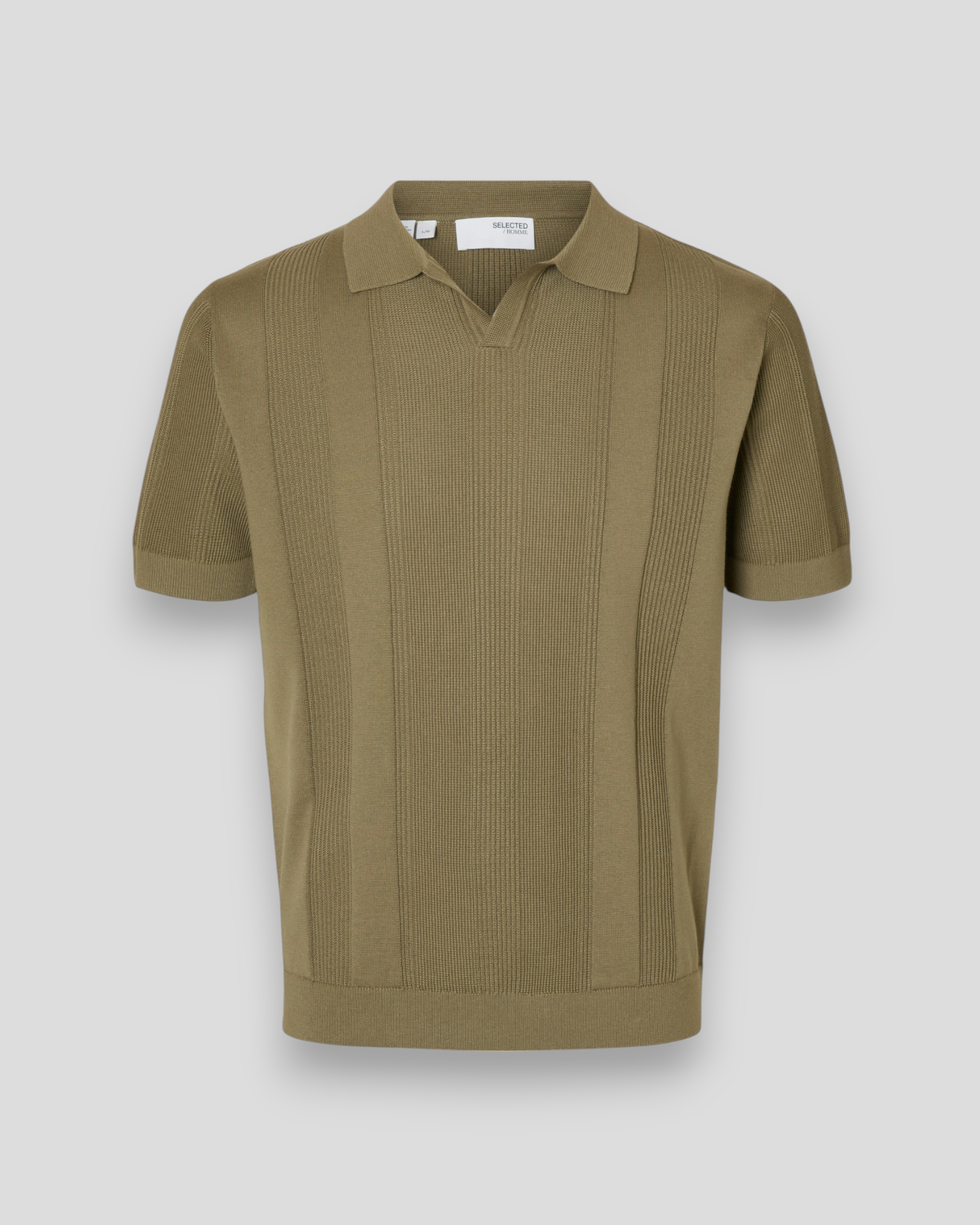 SELECTED HOMME Channing SS Knit Structure Open Polo i Vetiver – stilfuld og komfortabel polo med åben krave, perfekt til sommerlook.