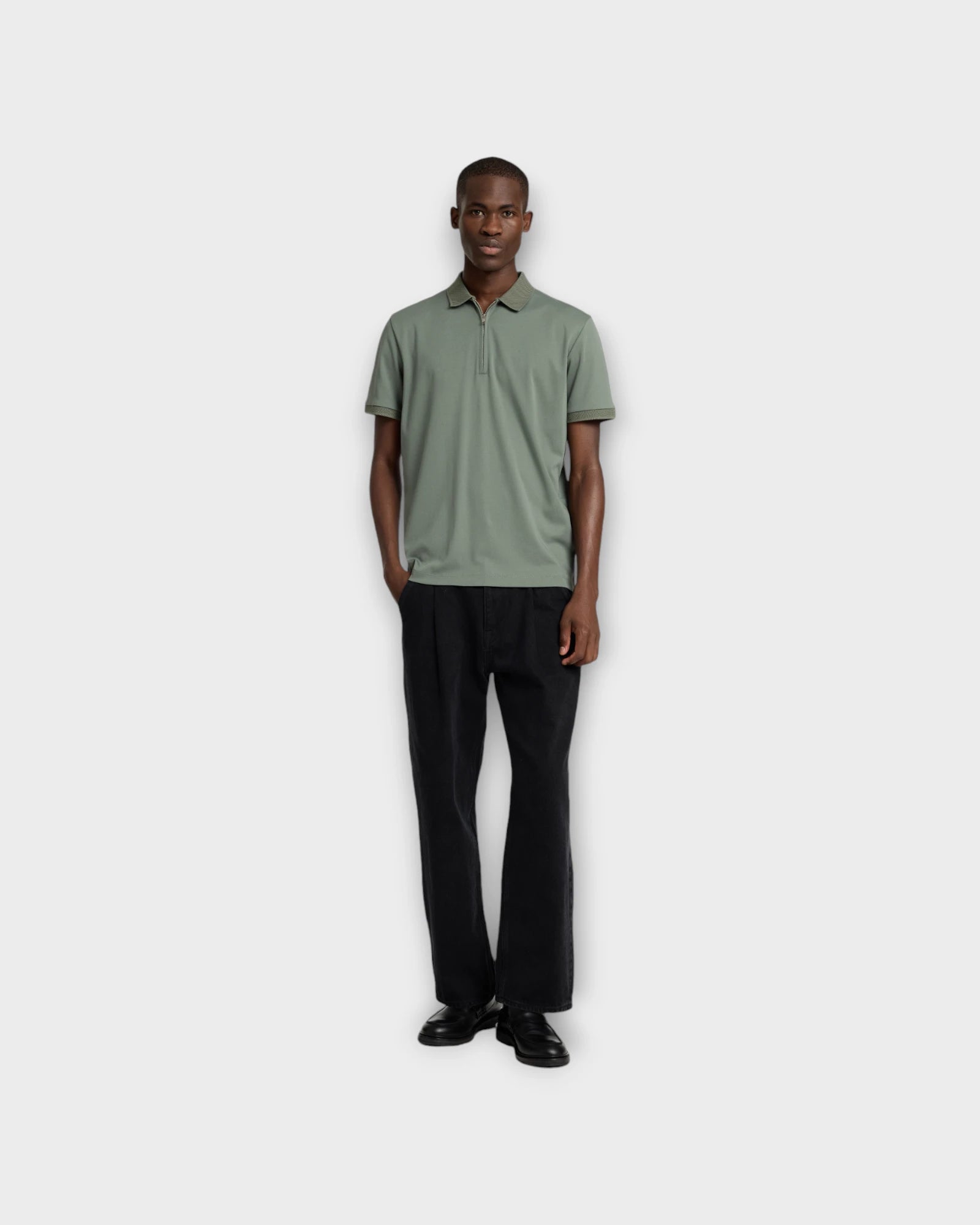 Fave Zip SS Polo Agave Green - Grøn Selected Homme Herre Poloshirt med Lynlås. Her set på model forfra.