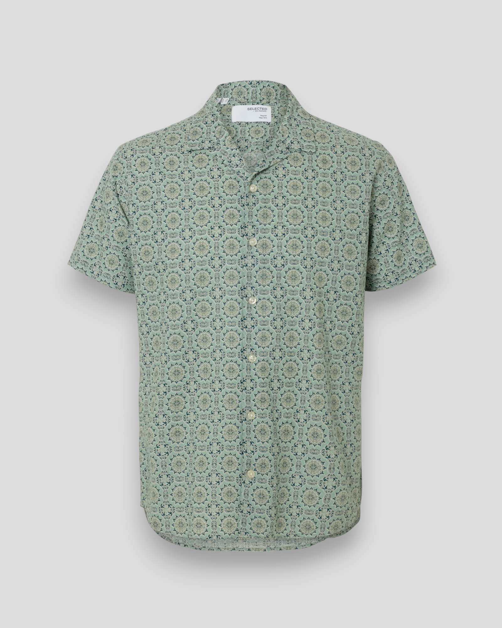 SELECTED HOMME Relaxsun kortærmet skjorte i iceberg green mosaic – let og stilfuld skjorte til sommerens afslappede look.