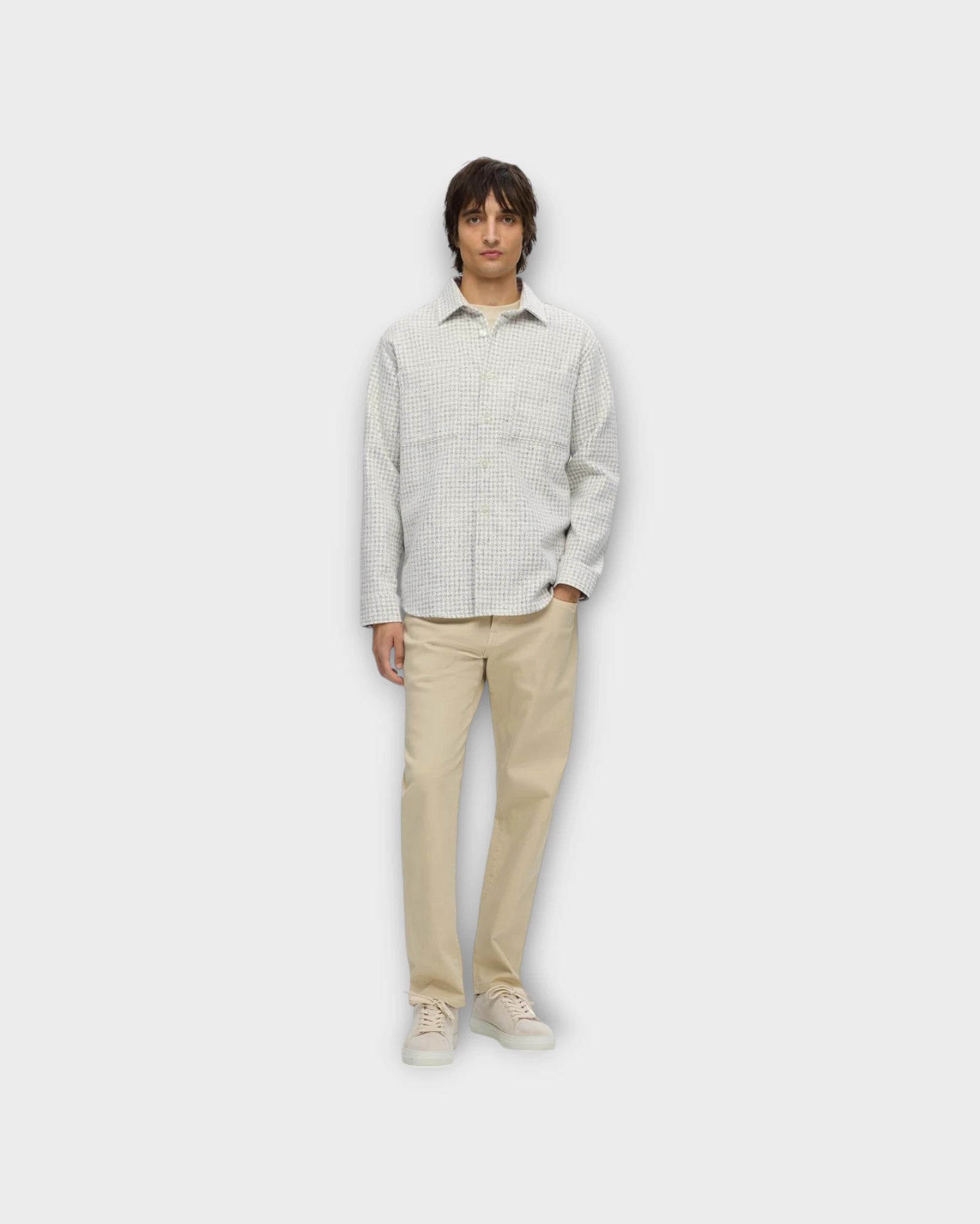 Twill Mix Overshirt LS Egret Check - Lys Ternet Selected Herre Overshirt. Her set på model forfra.