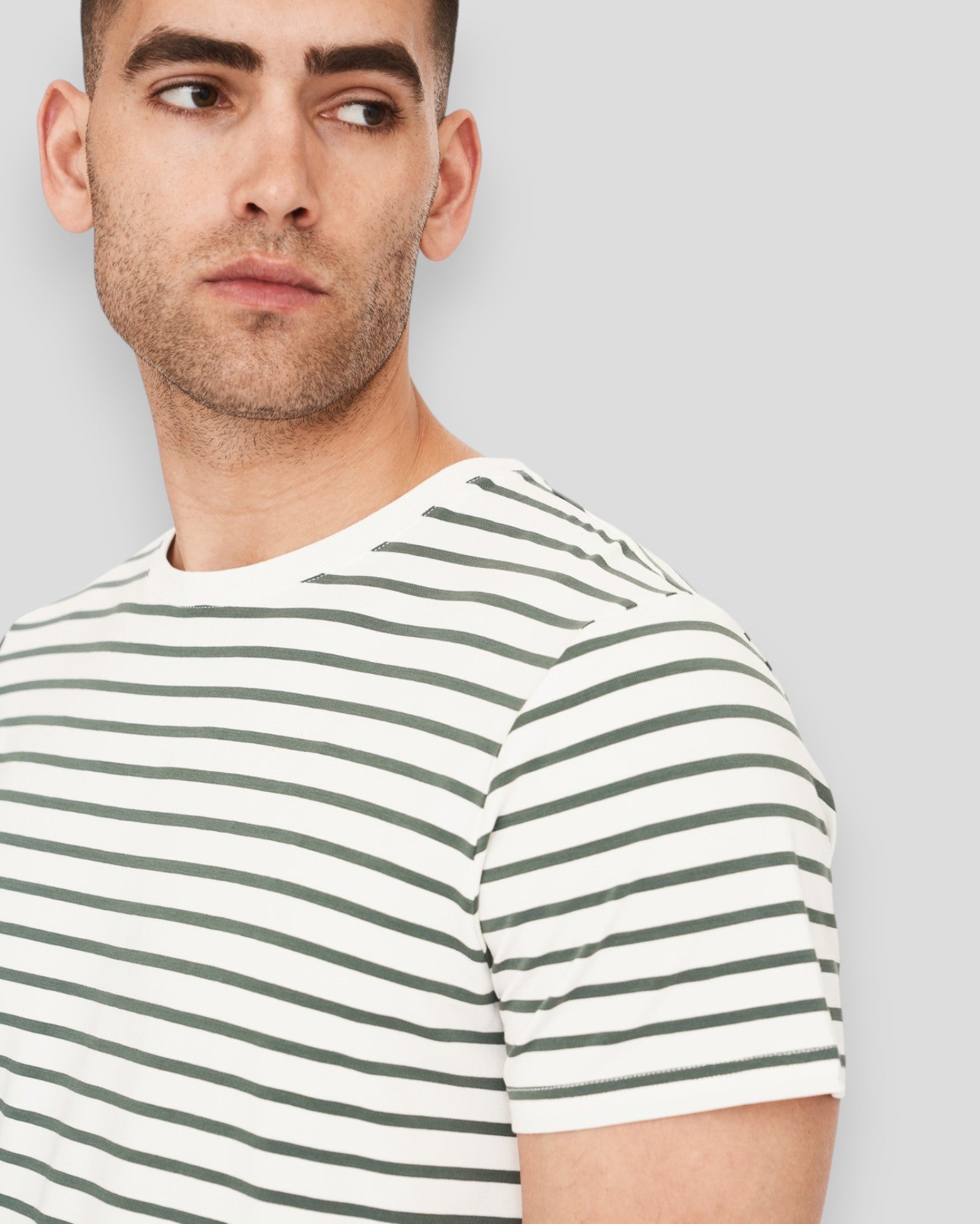 Resteröds Bamboo Tee i skovgrønne striber, behageligt bomulds- og bambusmateriale, kortærmet t-shirt for mænd
