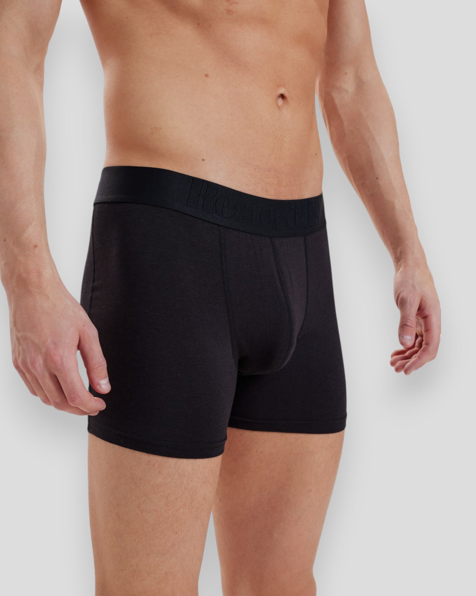 Sort Resteröds Gunnar Boxer Bamboo underbukser i 3-pack, komfortabel og åndbar, vises i billedet.
