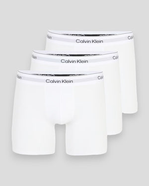 Hvid Calvin Klein boxer briefs i 3-pak, bløde underbukser med komfortabel pasform og elastisk taljebånd.