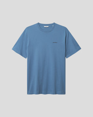 Blå T-shirt med Gabba Dune Logo SS Gots-mærke i blå nuancer, afslappet pasform og blødt bomuldsstof.