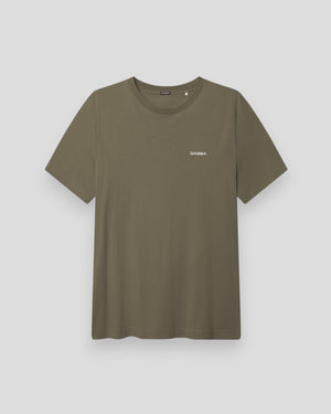 Gabba Dune Logo SS Gots T-shirt i dyb grøn med logoprint, afslappet herretøj i blødt bomuld.