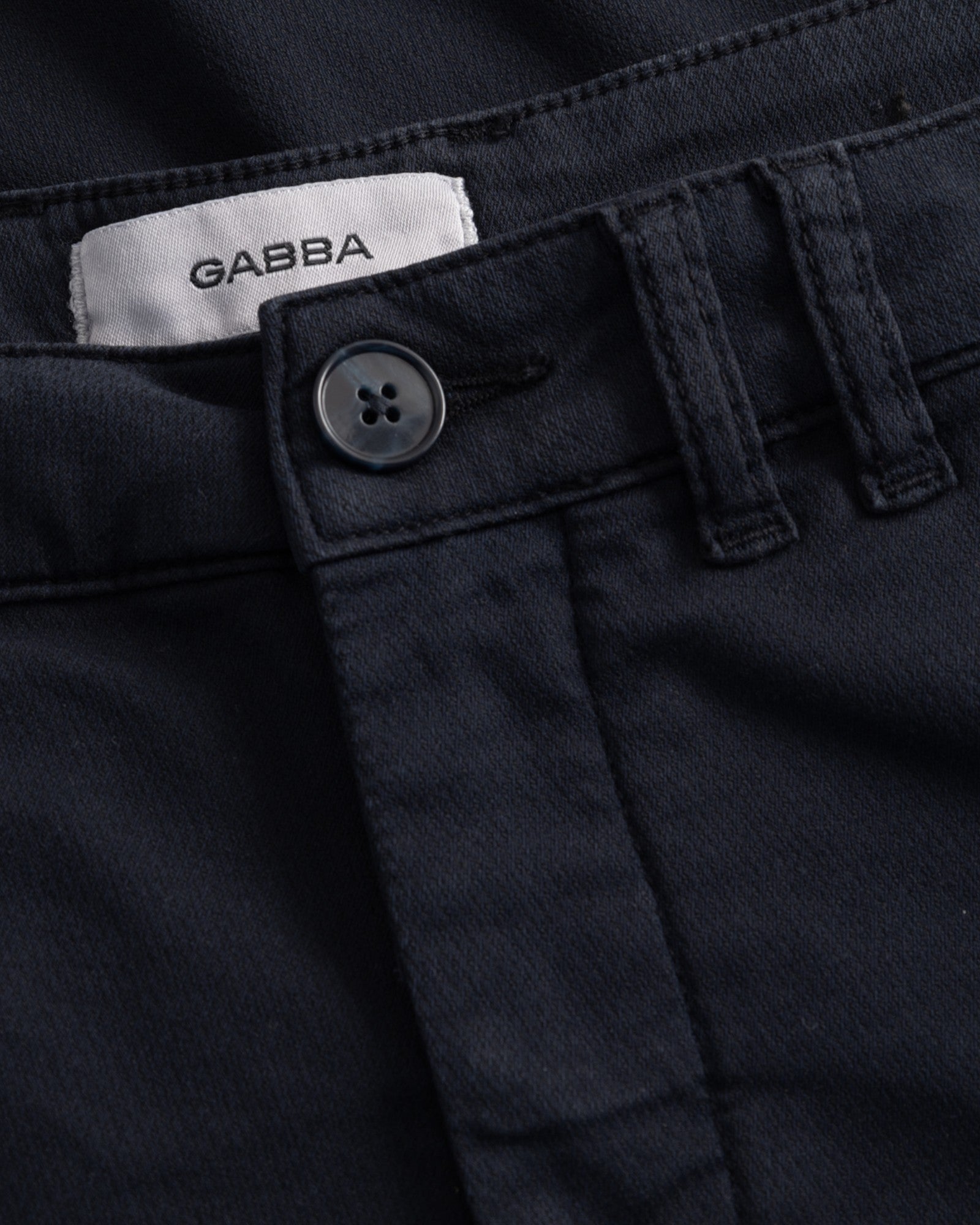 Sort Gabba Jet K3280 Dale Shorts foran, med lommer og elastisk talje, lavet af komfortabelt stof.