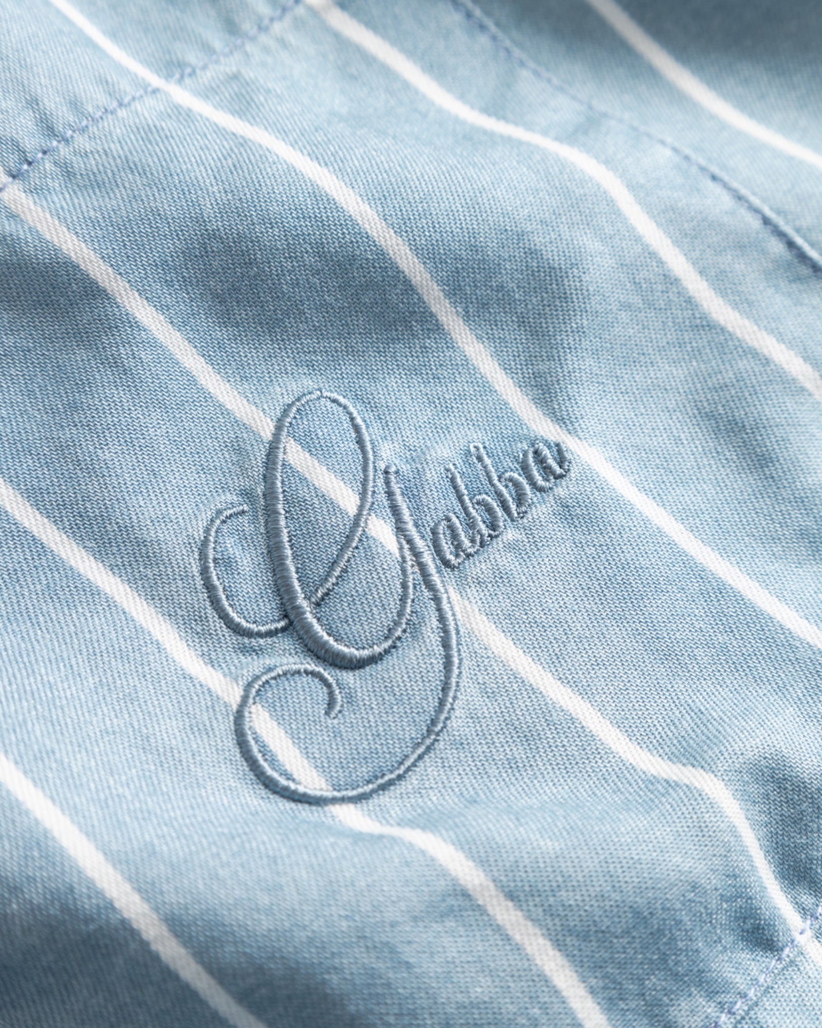 Gabba Timo Resort Stripes langærmet skjorte i lyseblå denim med striber, casual herreskjorte i afslappet stil