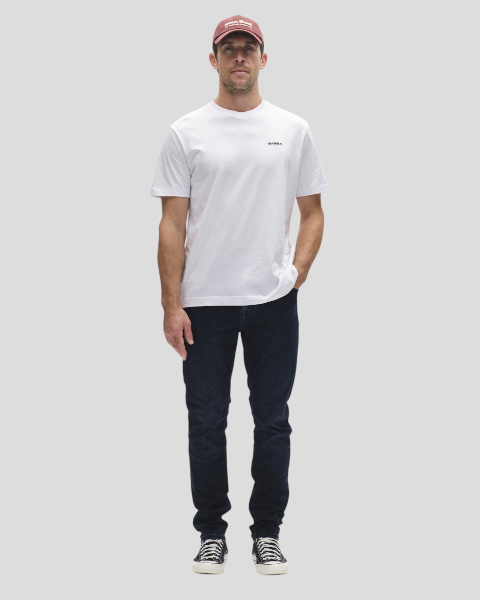 Gabba Jones blåsort denim jeans foran, slim pasform, synlige lommer og bæltestropper, casual og moderne design