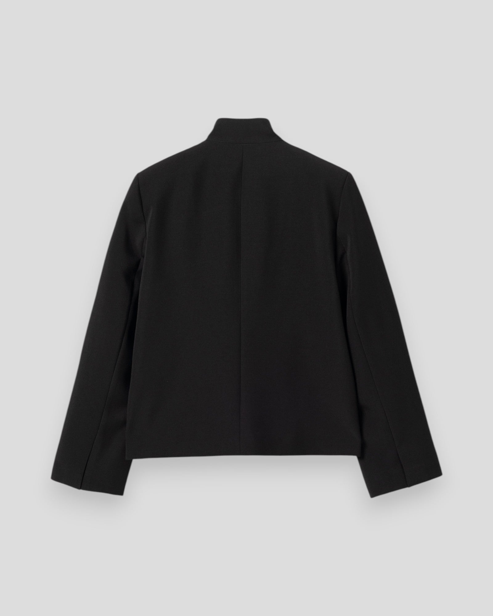 Sort damesblazer fra Noella, N-Monique, med klassisk snit og elegant look, vist fra front i billedet.