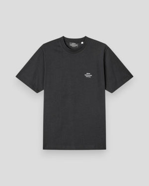 Sort bomuldsjersey T-shirt med Frode logo fra Mads Nørgaard, afslappet design, vises med rund hals og kort ærme.