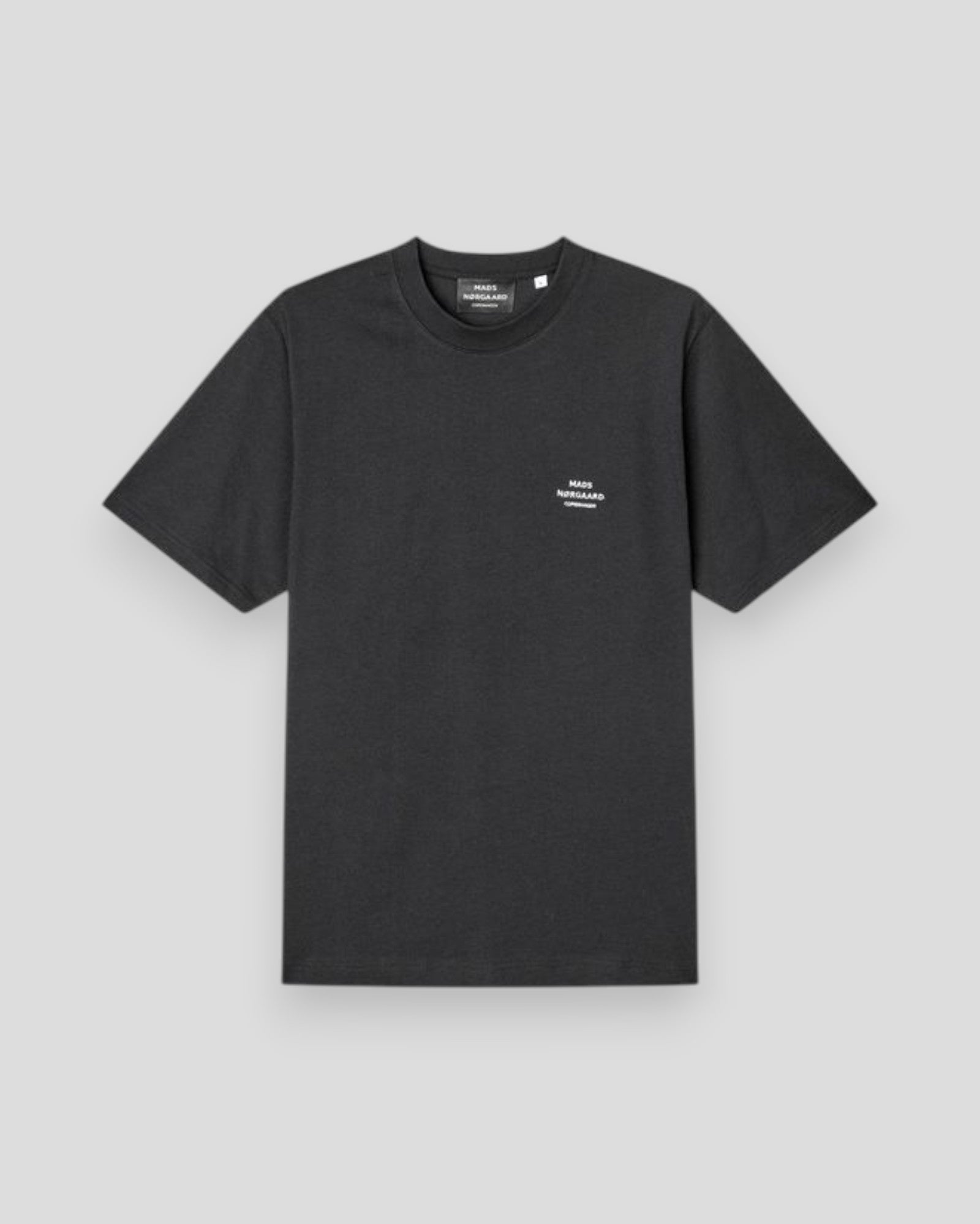 Sort Mads Nørgaard Cotton Jersey Frode Logo T-shirt med logo foran, afslappet pasform og blødt bomuldsmateriale.