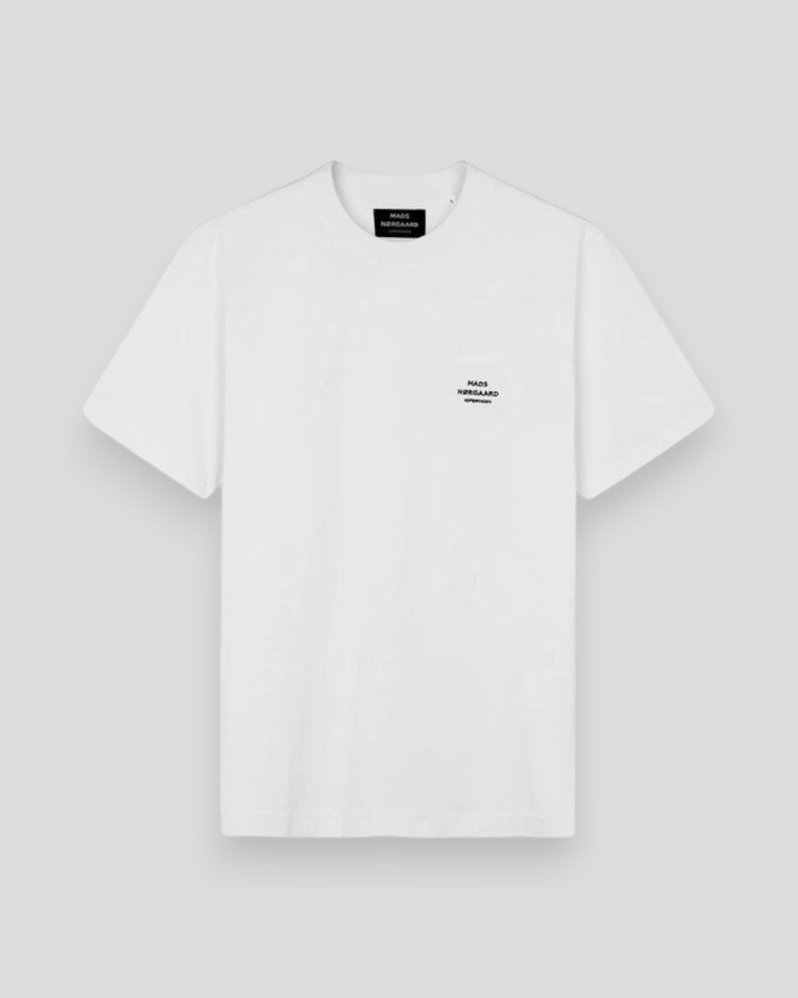 Hvid Mads Nørgaard T-shirt i bomuldsjersey med Frode logo, afslappet tøj til hverdag.