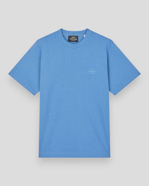 Mads Nørgaard bomuld Jersey Frode Logo T-shirt i Bright Cobalt med logo foran, afslappet og stilfuldt design.