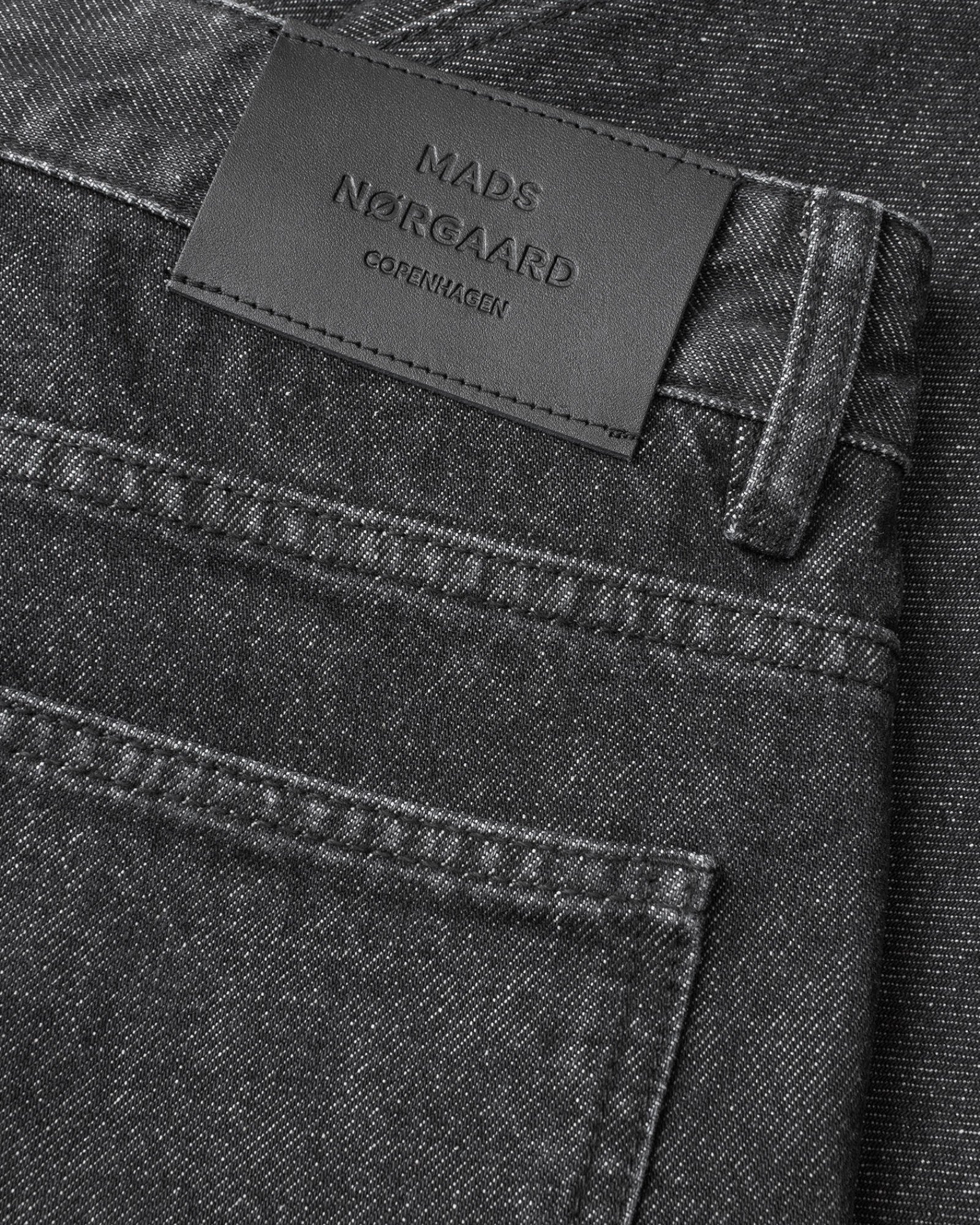 Mads Nørgaard Arizona sorte denim shorts med grå sten vask, afslappet stil og klassisk design.