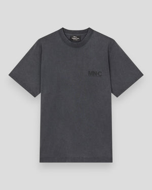 Sort bomuldsjersey T-shirt fra Mads Nørgaard med rund hals og enkelt design, vist på model.