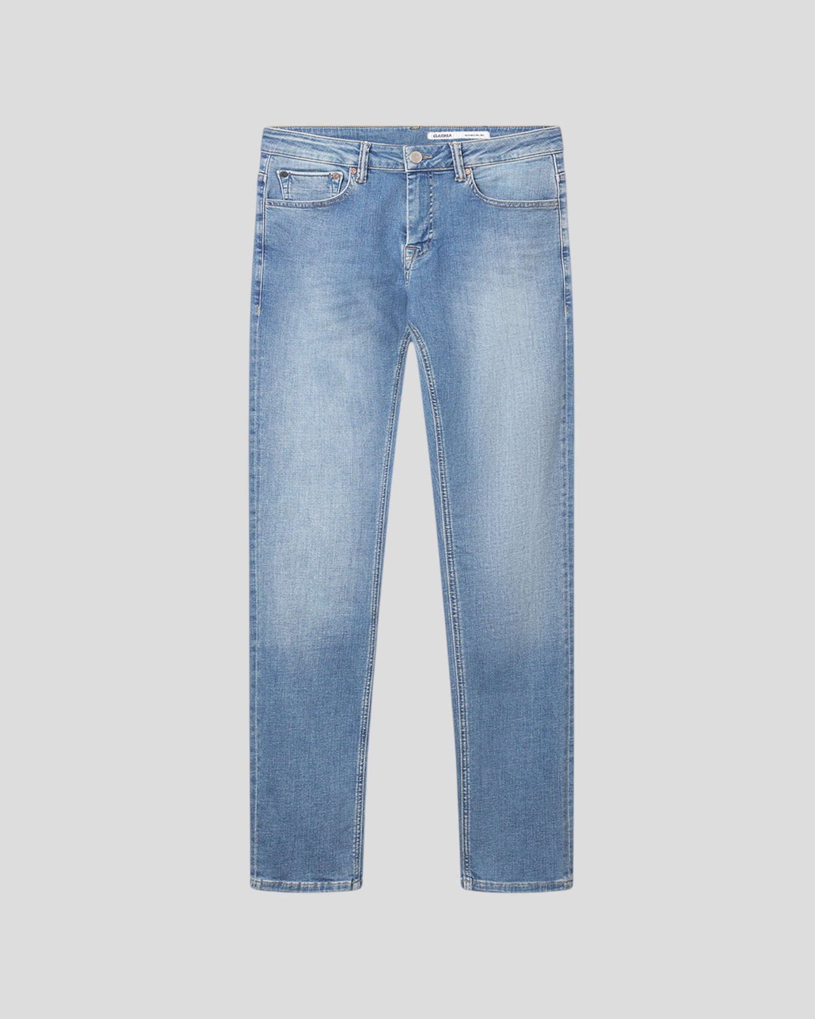 Gabba Jones K2615 jeans i denim vask, slim fit, vises på modellen med fokus på pasform og vask.