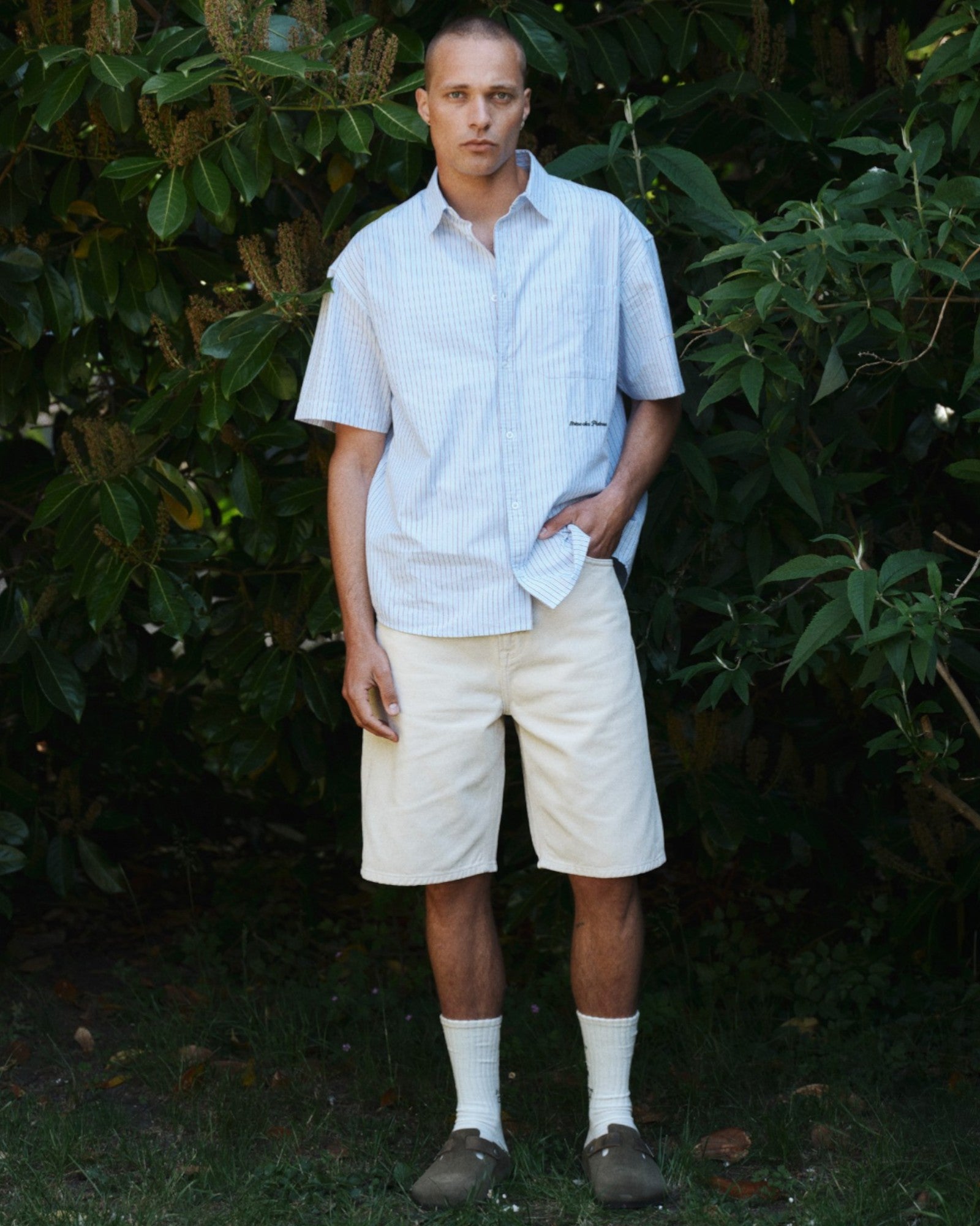 Gabba Jens Over Bisi SS Shirt in brown stripe, lightweight casual shirt with short sleeves and classic striped pattern.