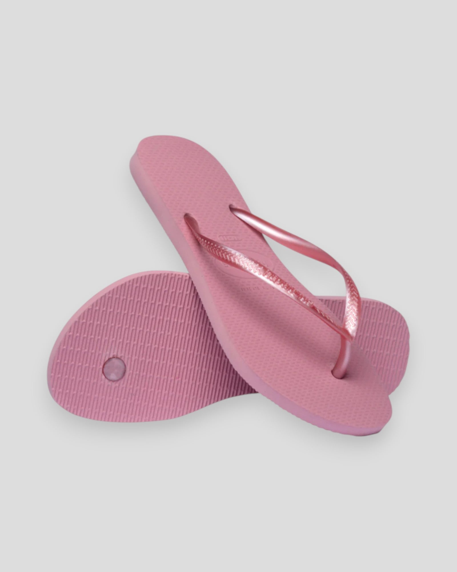 Havaianas Hav. Slim 1105 damesandaler i chiffon rose med fladt design og justerbar rem, perfekt til sommerbrug.