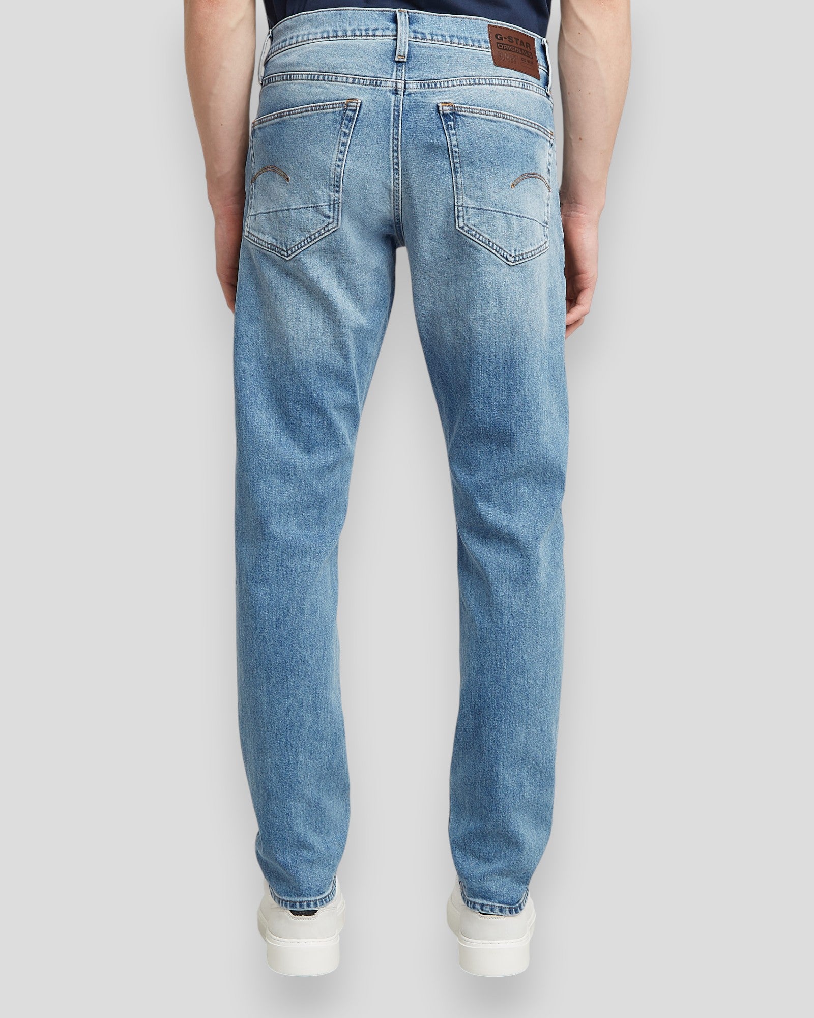 G-STAR RAW 3301 Regular Tapered jeans i It Indigo Aged med klassisk pasform og slidstærkt denimmateriale.