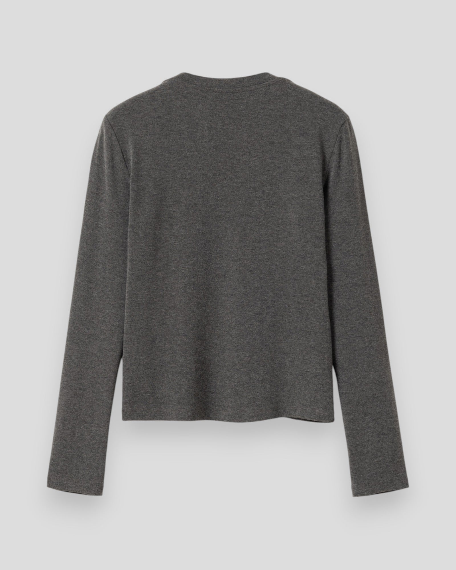 Noella Lidie LS Top i mørkegrå melange, langærmet top med blød bomuldsfinish, vist på modell.