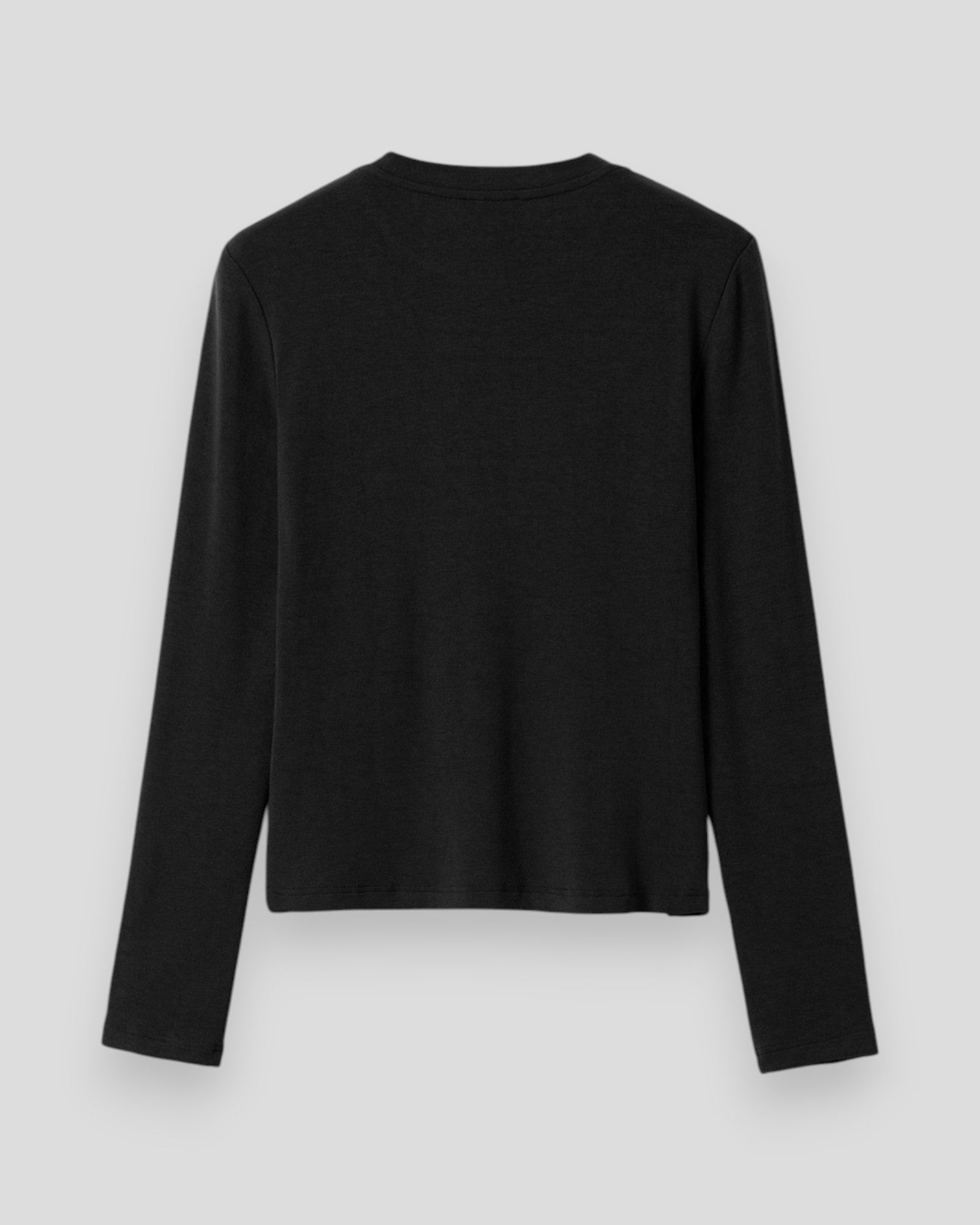 Sort Noella Lidie LS Top i let material med lange ærmer og rund hals, vist på model.