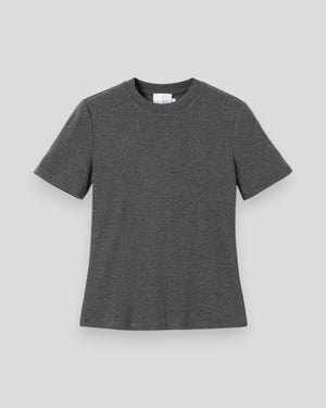 Noella Lidie SS Top i mørkegrå melange, let og casual, vist fra front med rund hals og kort ærme.