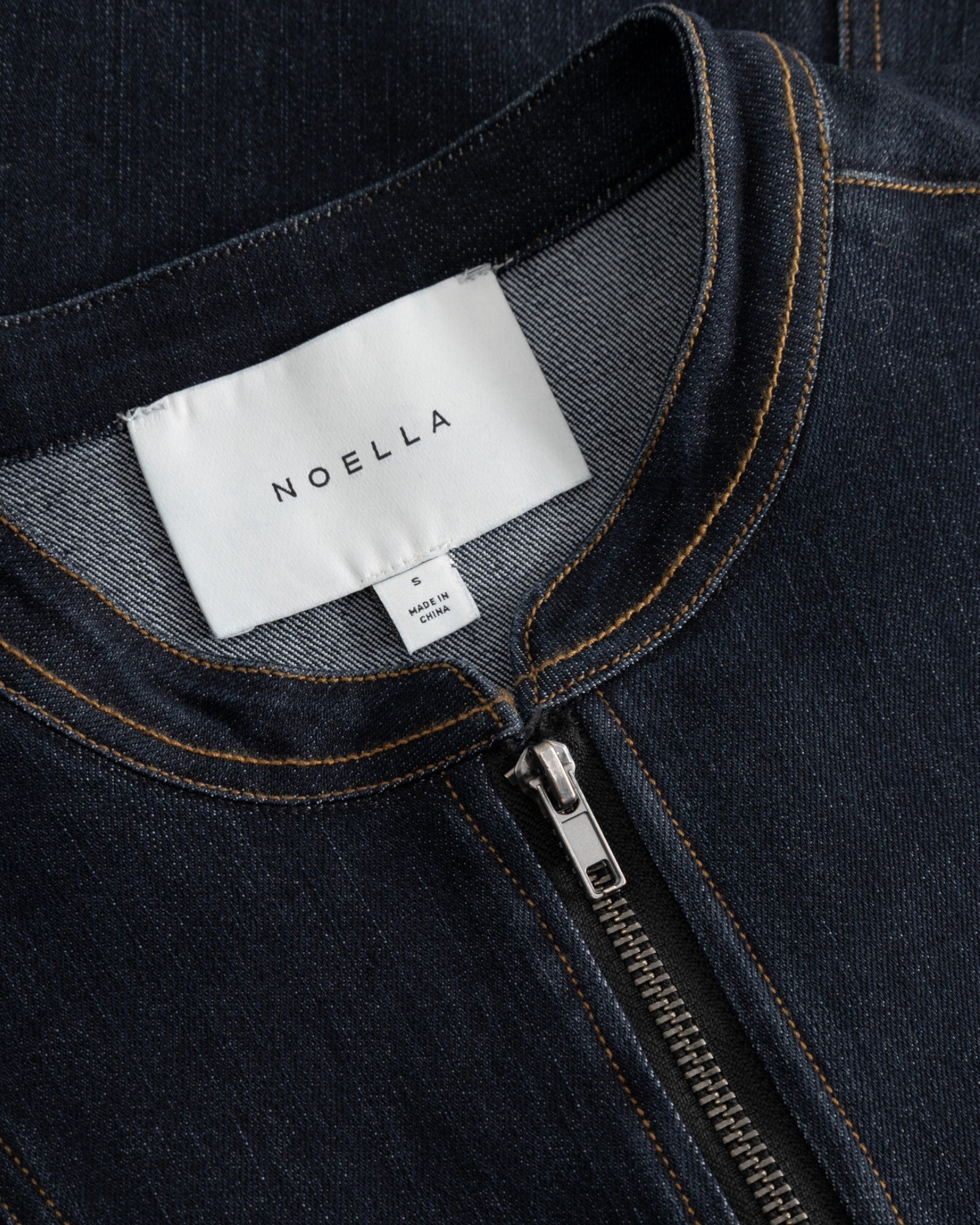 Noella N-Mazie women's blue unwashed jacket, casual shirt with relaxed fit and denim texture, front button closure and collar.