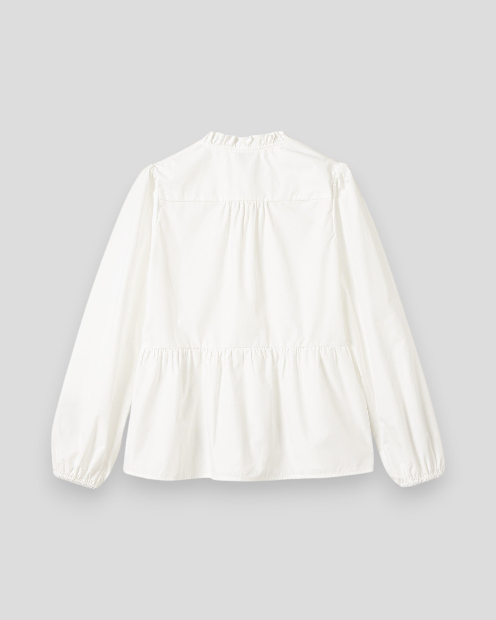 Hvid Noella Matti bluse til kvinder, let og stilfuld skjorte med lange ærmer og klassisk snit.